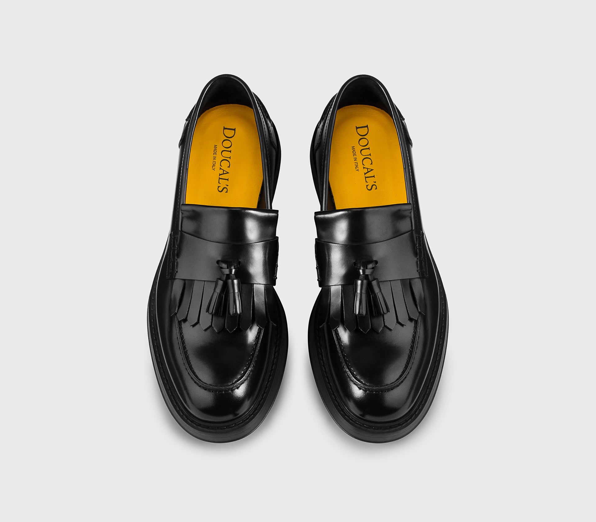 Mocassin en cuir noir avec glands et frange