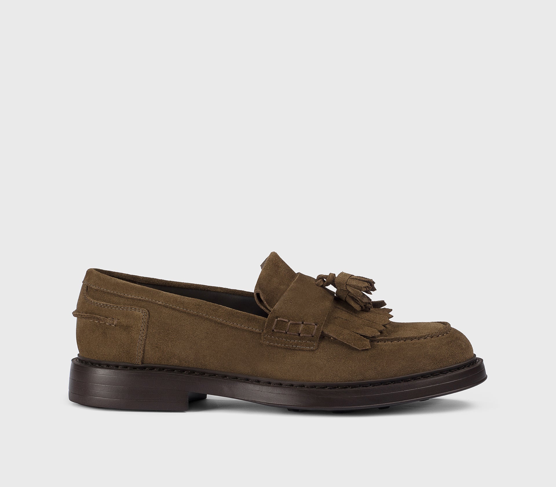Havana-coloured suede loafer with tassels and fringe