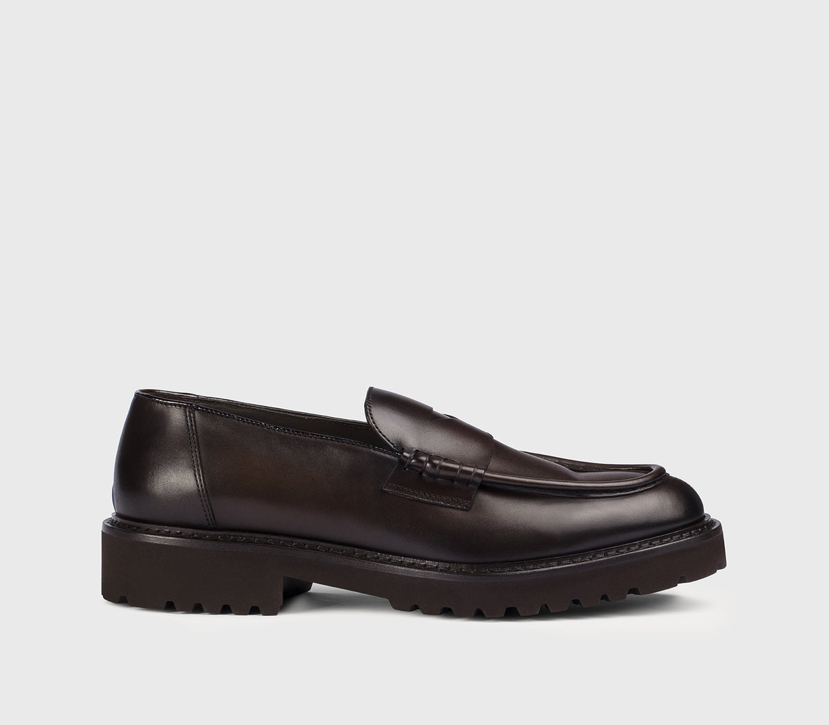Mocassin en cuir brun foncé