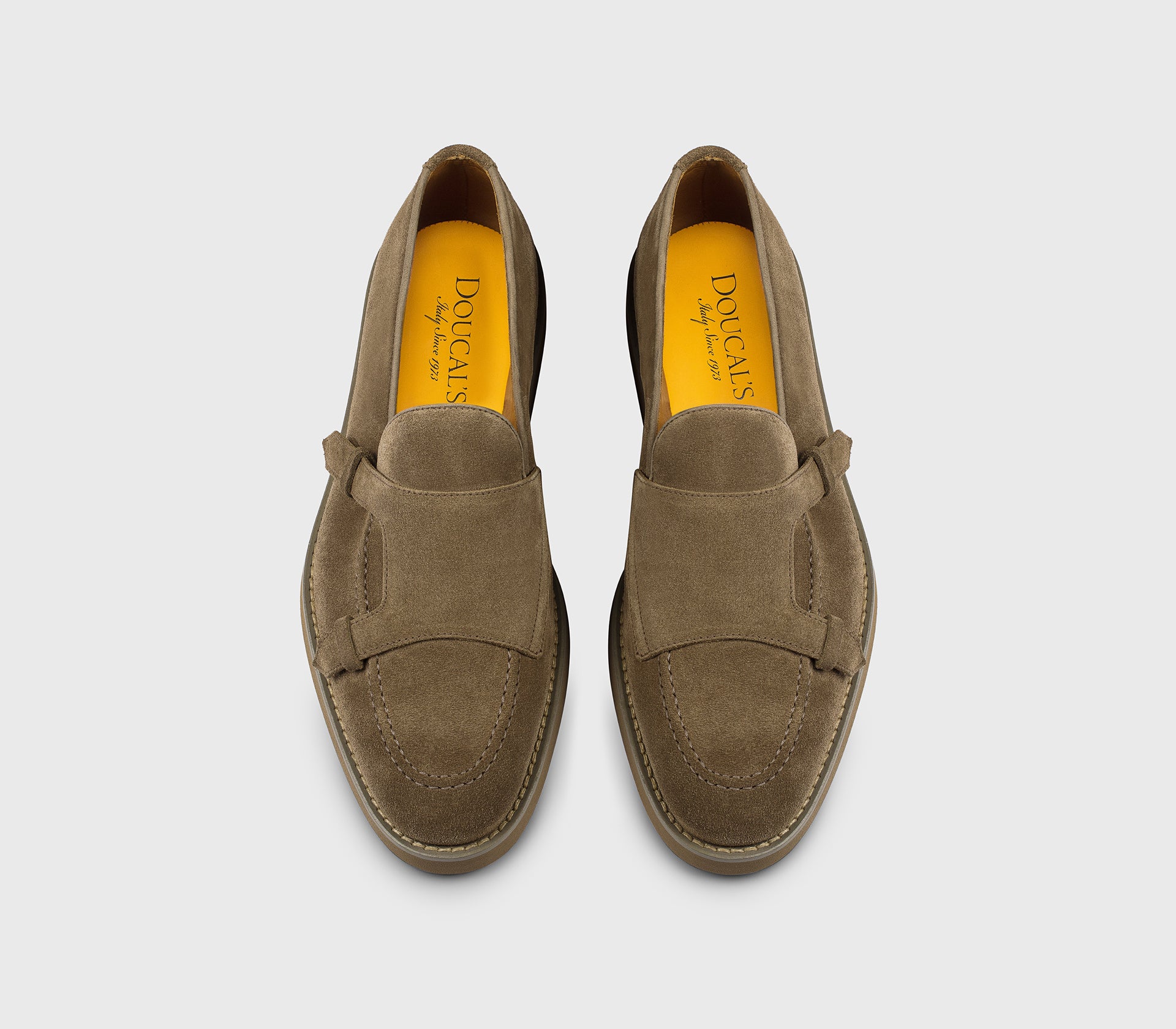 Mocassin avec détail du « passant » en daim cacao