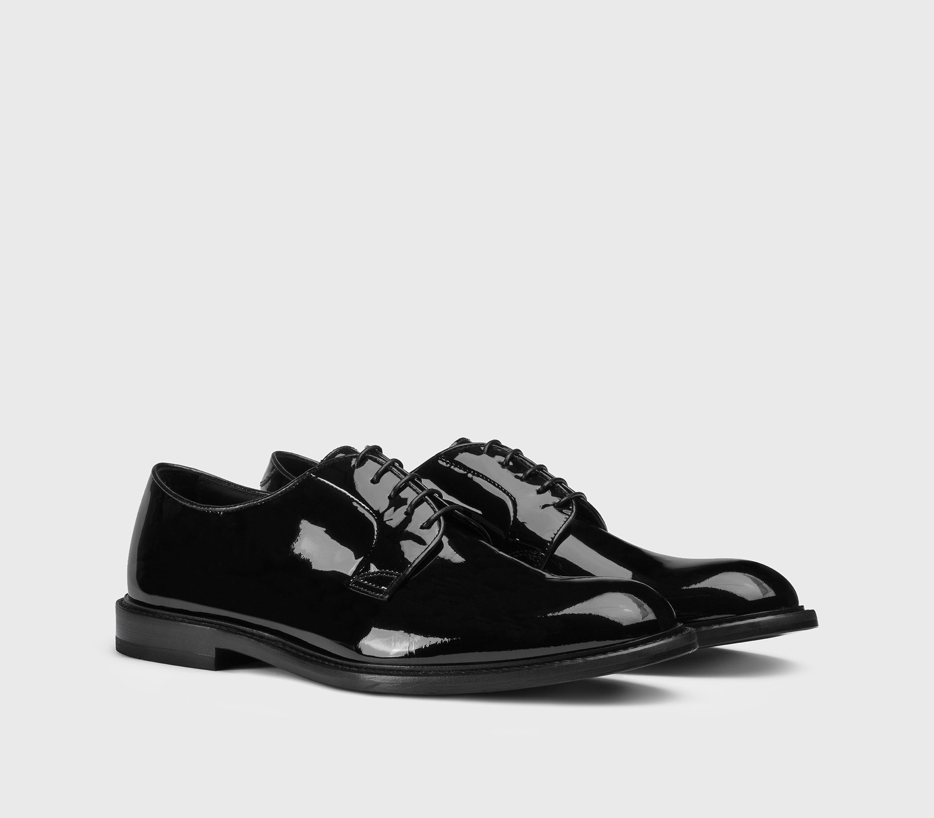 Schwarzer Lackschnürschuh