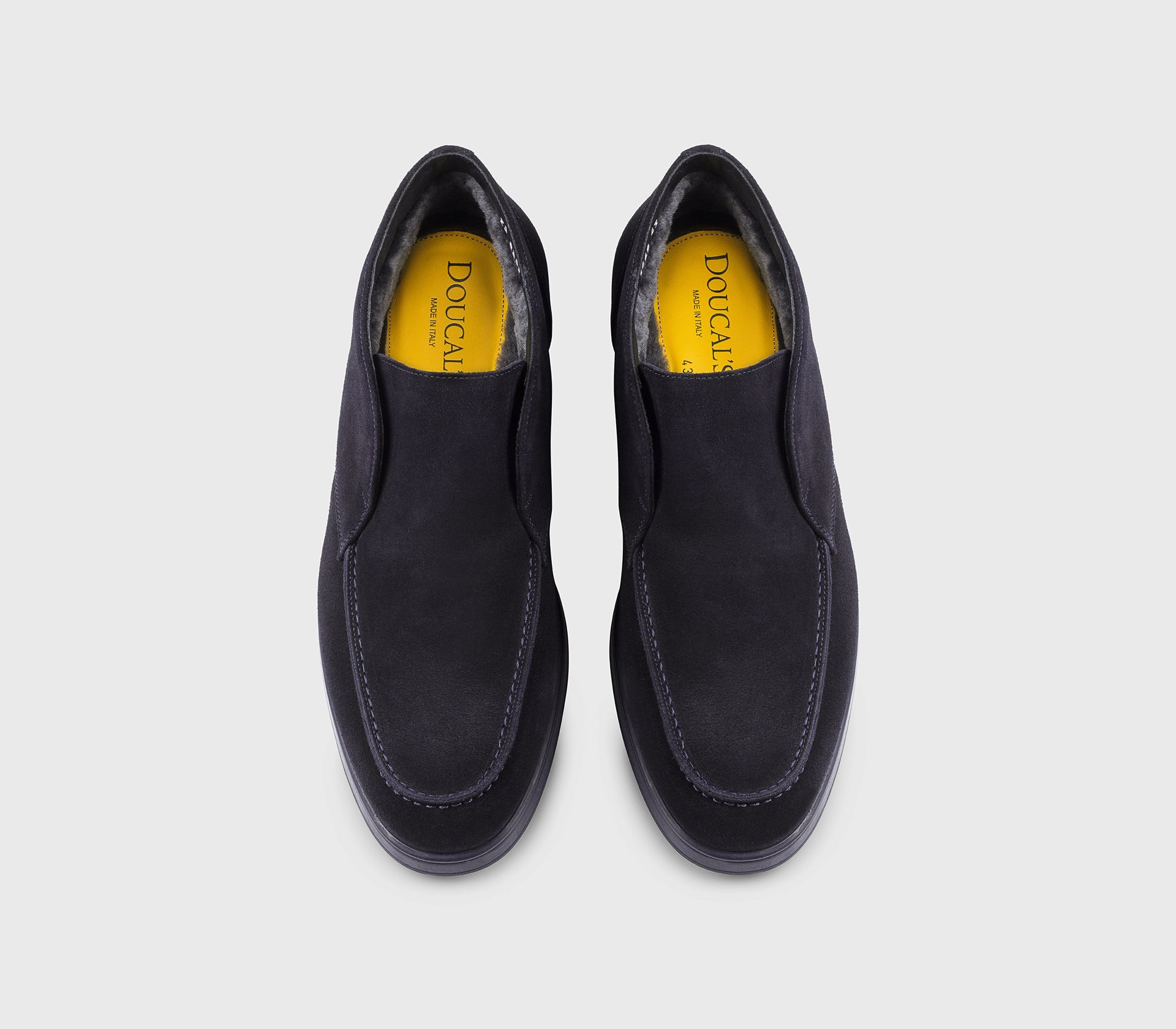 Blue suede desert boot with sheepskin lining