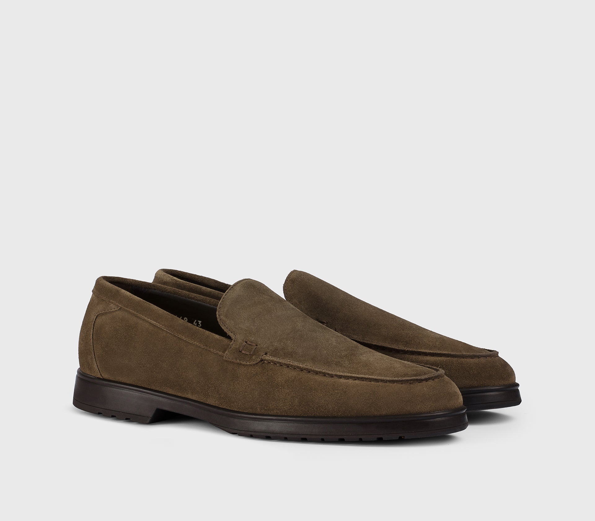 Лоферы из замши в коричневом цвете «гавана»