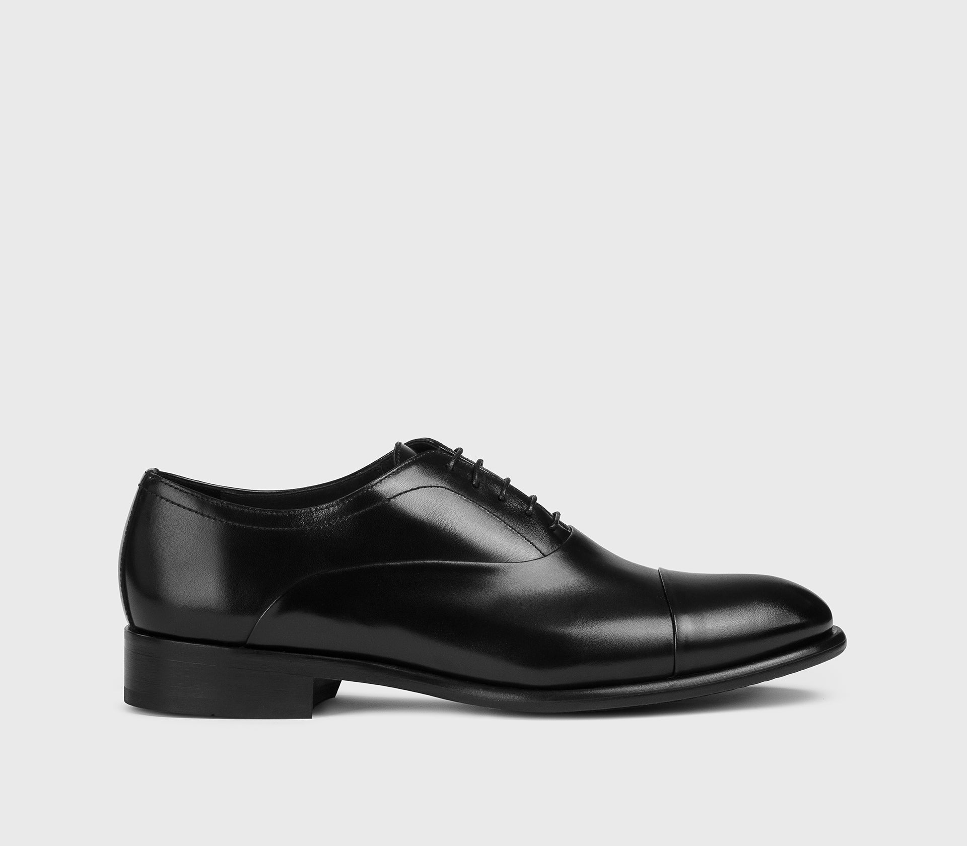 DU3481FREDUF159NN00 - Stringata Oxford in pelle nera