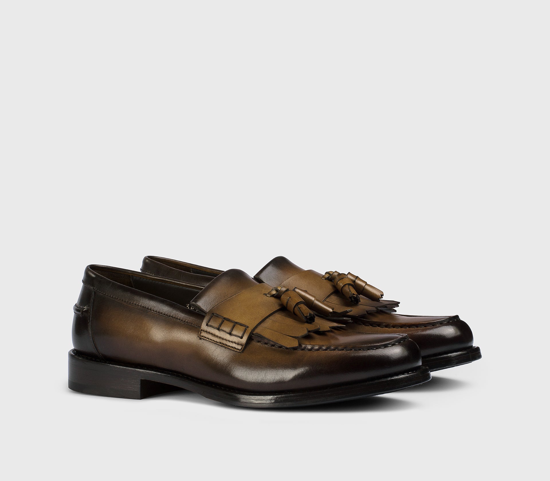 “Wood” brown leather loafer with tassels and fringe