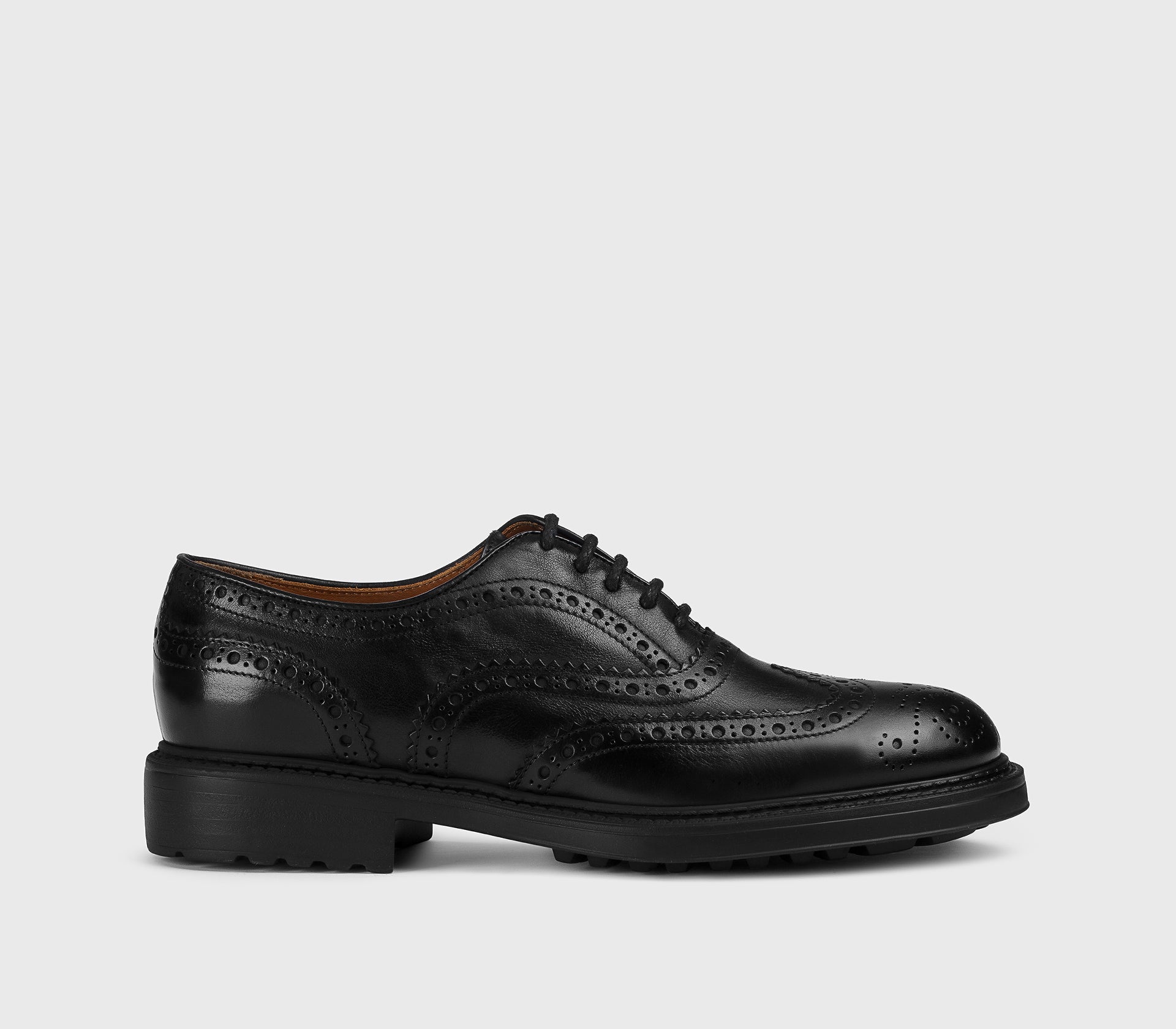 Wingtip-Brogue-Schnürschuh aus schwarzem Leder