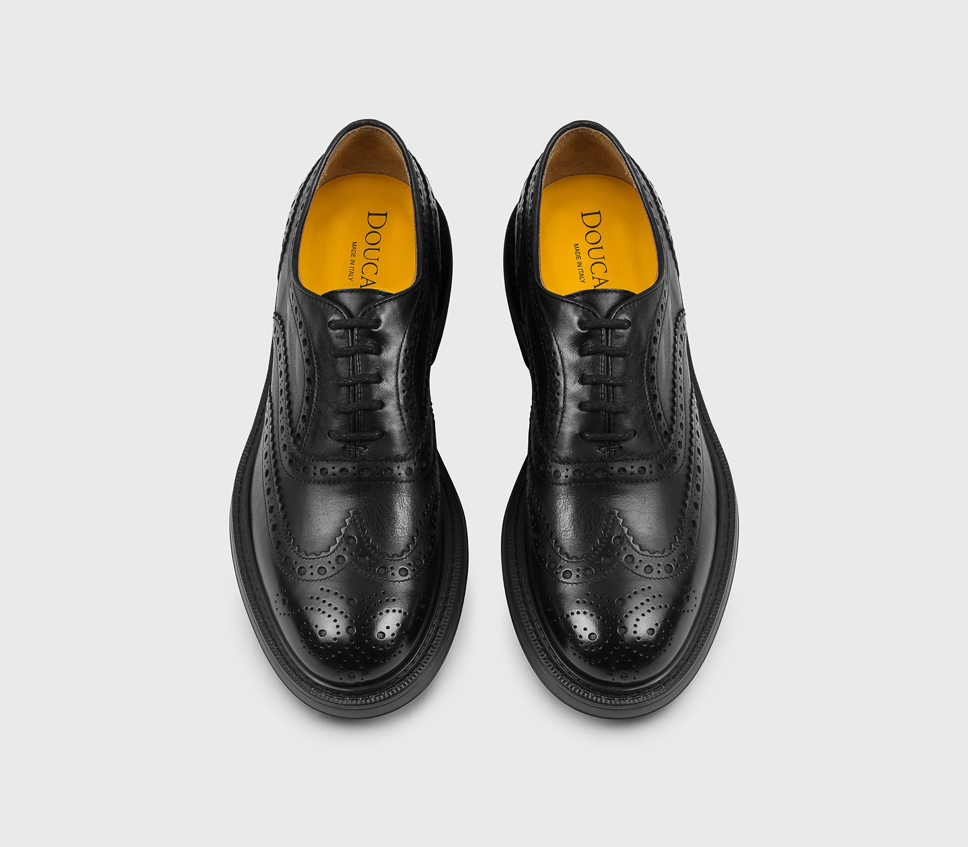 Wingtip-Brogue-Schnürschuh aus schwarzem Leder