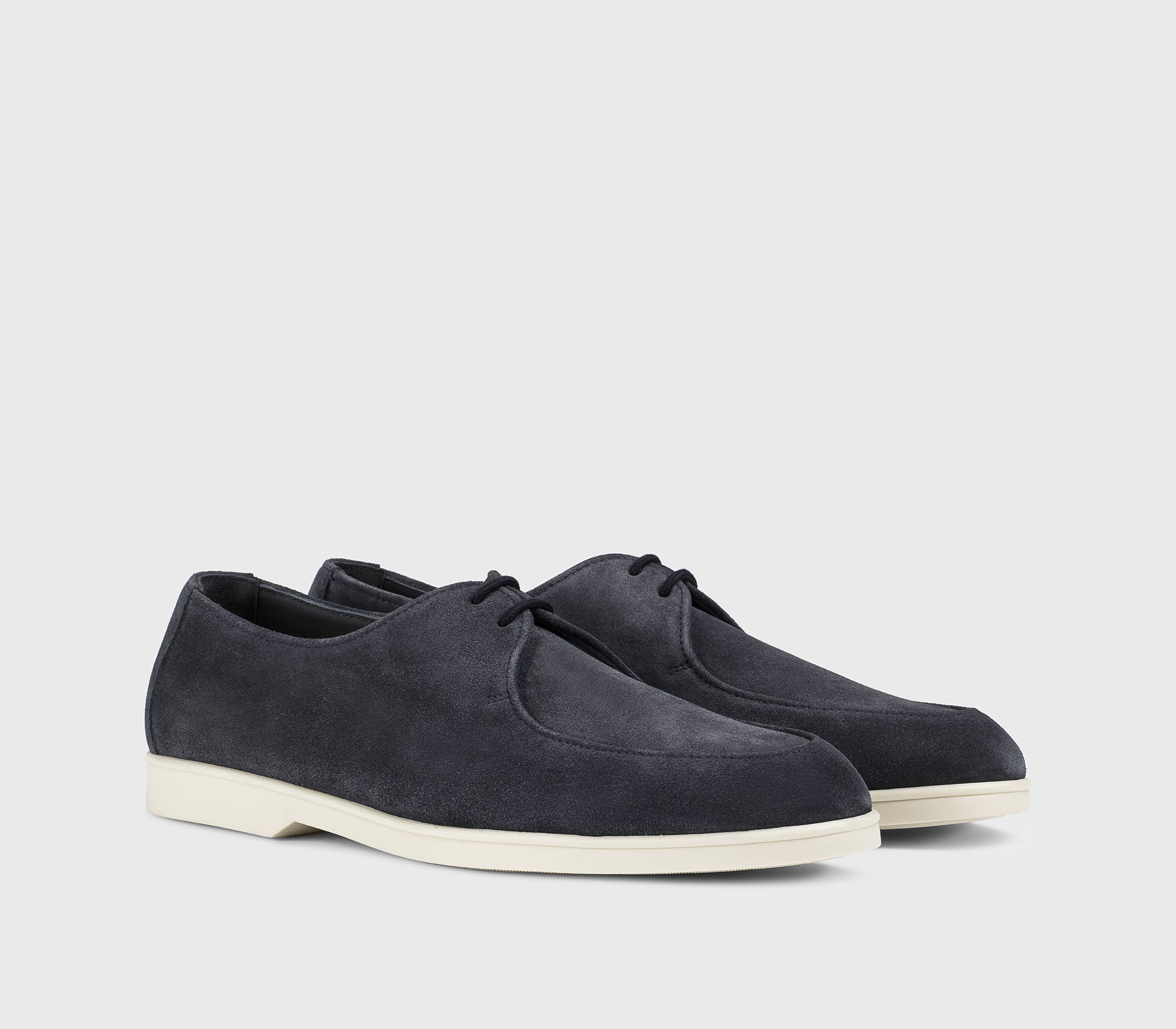 Zwei-Loch-Schnürschuh aus nachtblauem Veloursleder