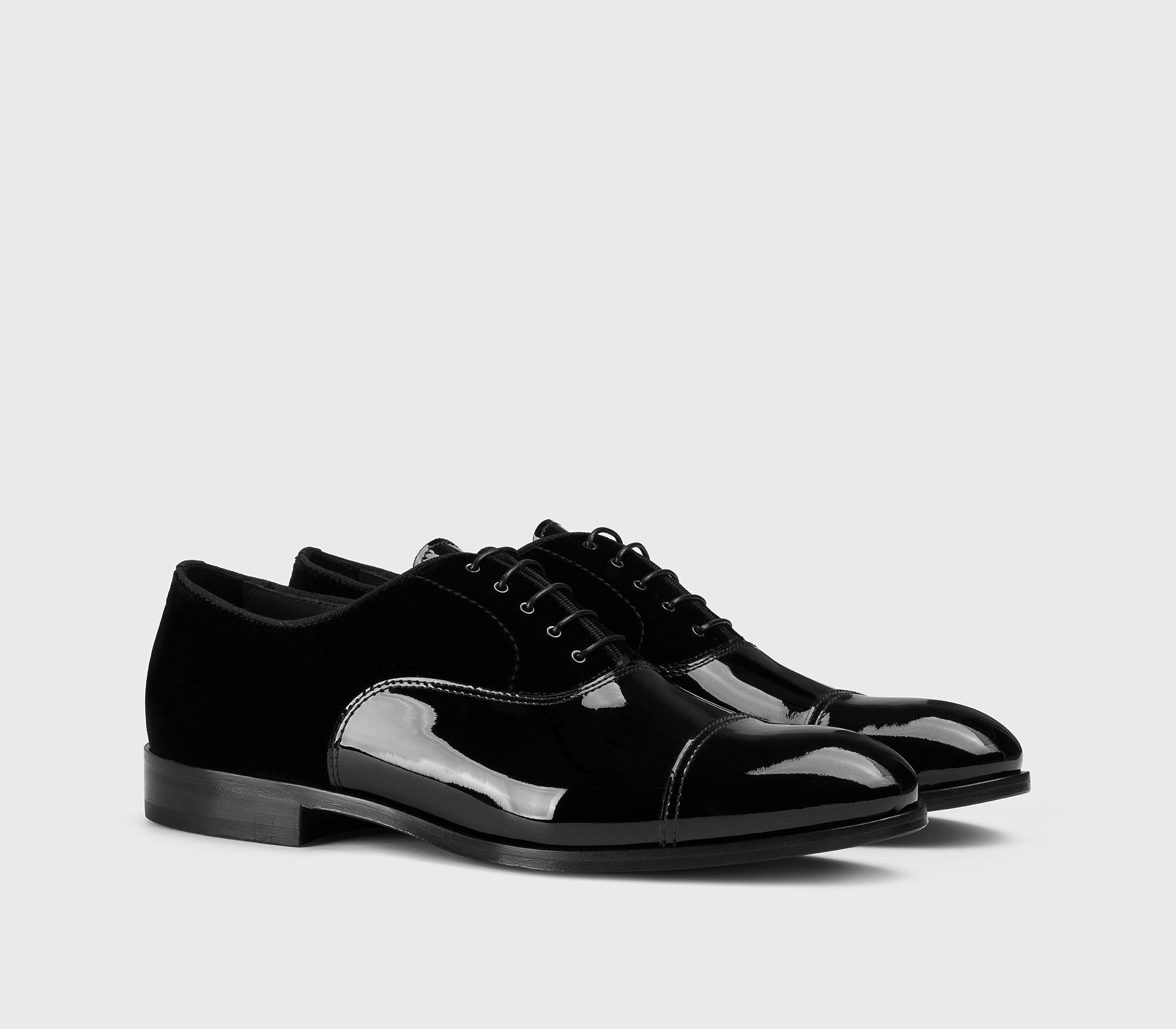 Black patent leather and velvet lace-up