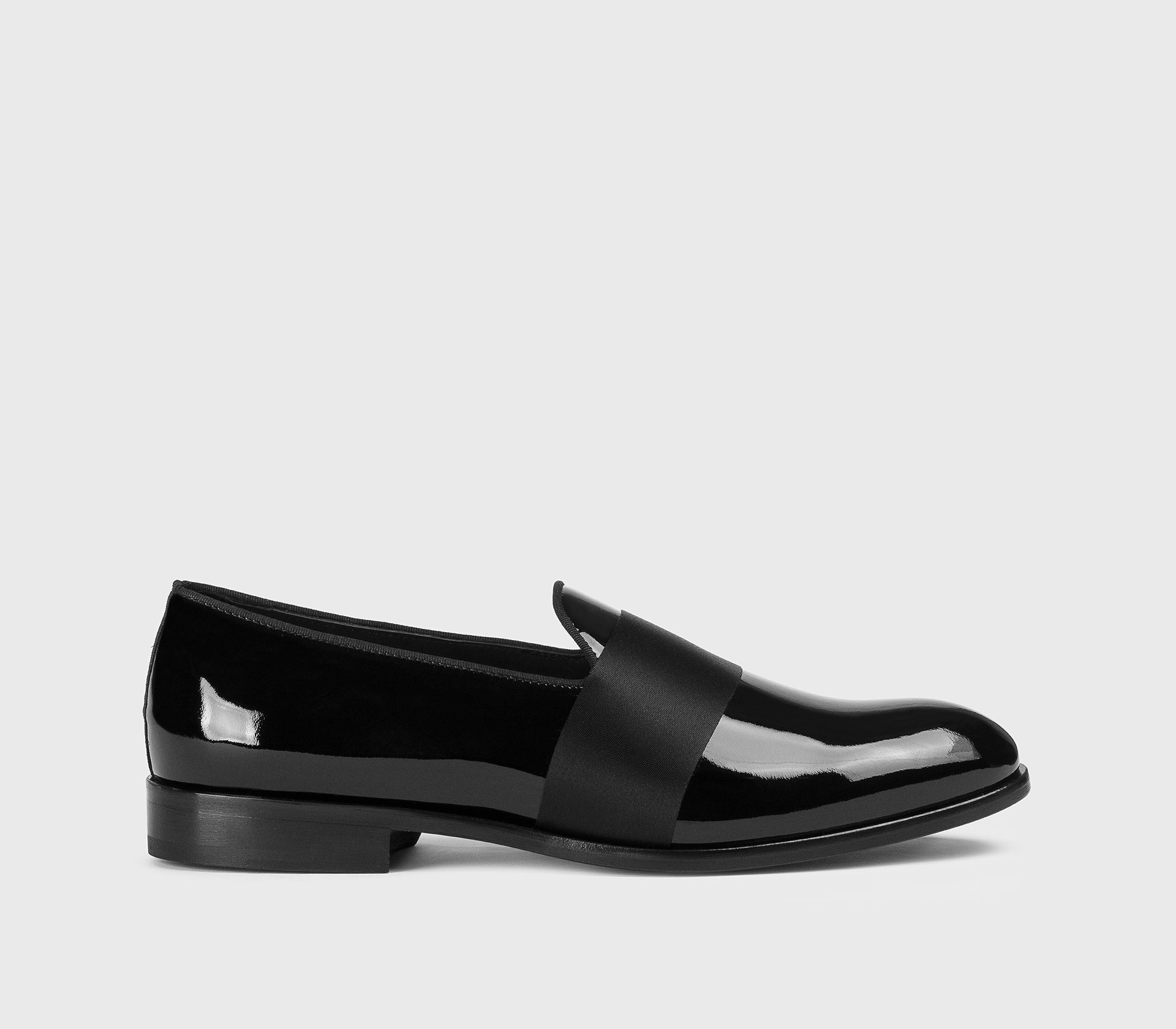 Mocassin type chausson avec bande en cuir verni noir