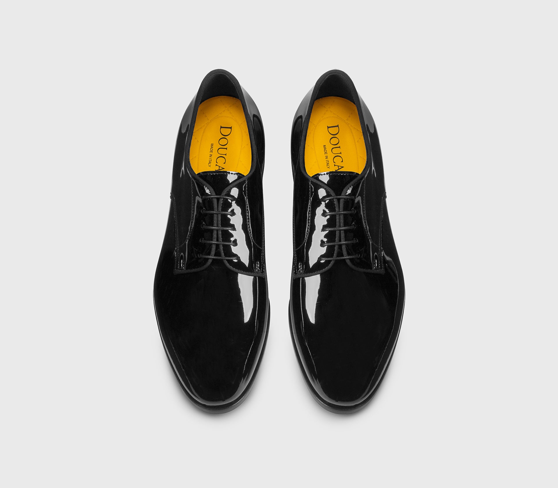 Chaussure à lacets en cuir verni noir