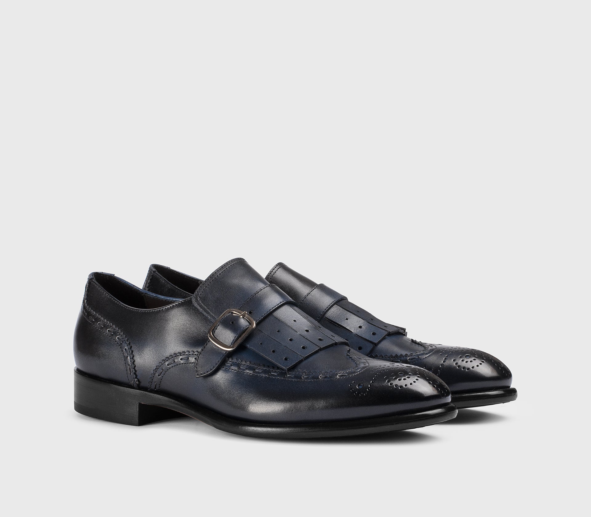 Blue leather single-buckle shoe with fringing