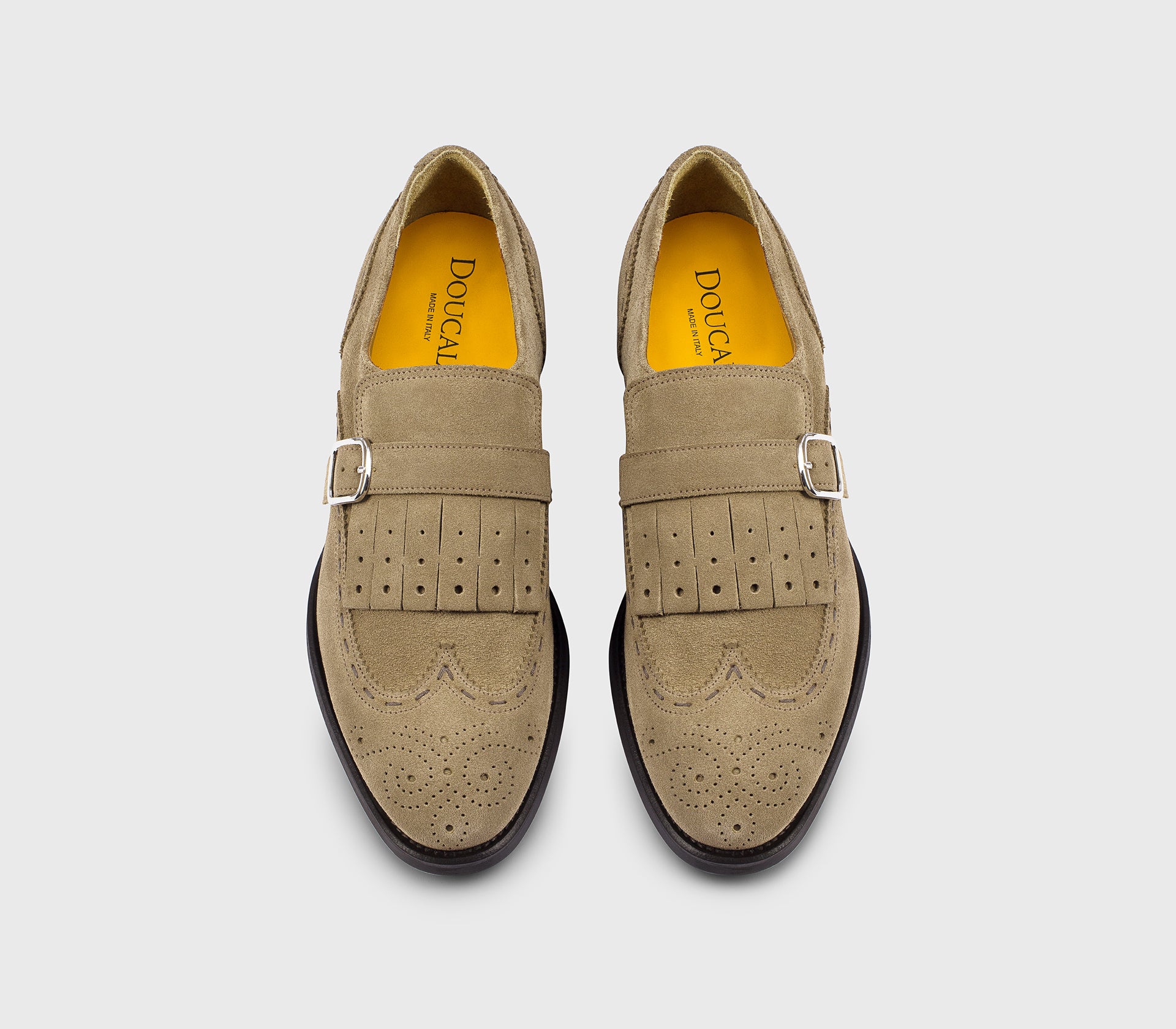 Cocoa-coloured suede single-buckle shoe with fringe