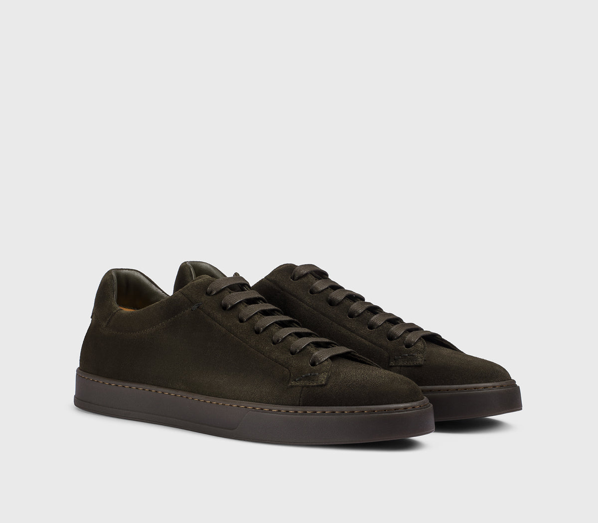Sneaker aus moosgrünem Veloursleder