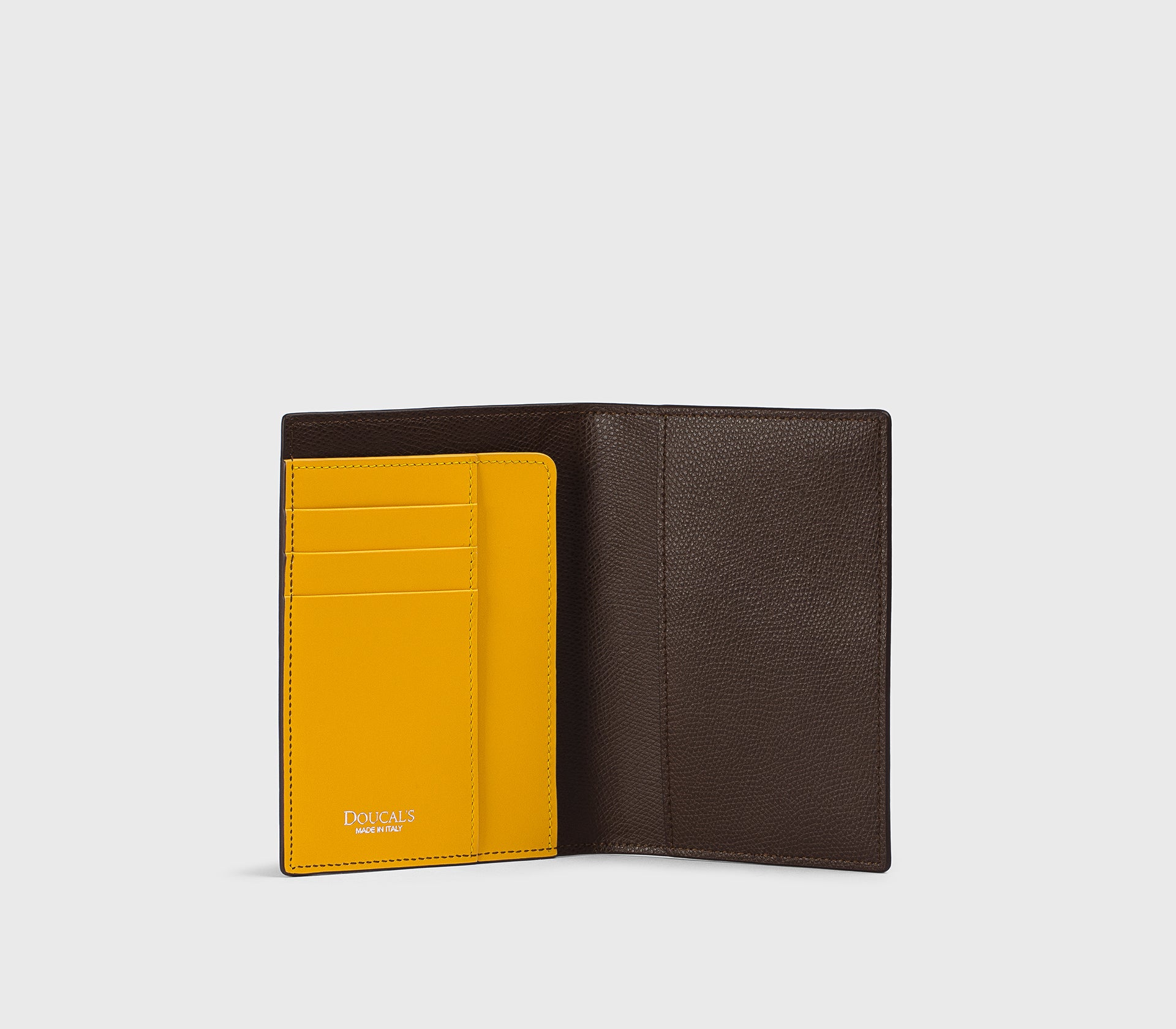 Porta passaporto in pelle palmellata marrone