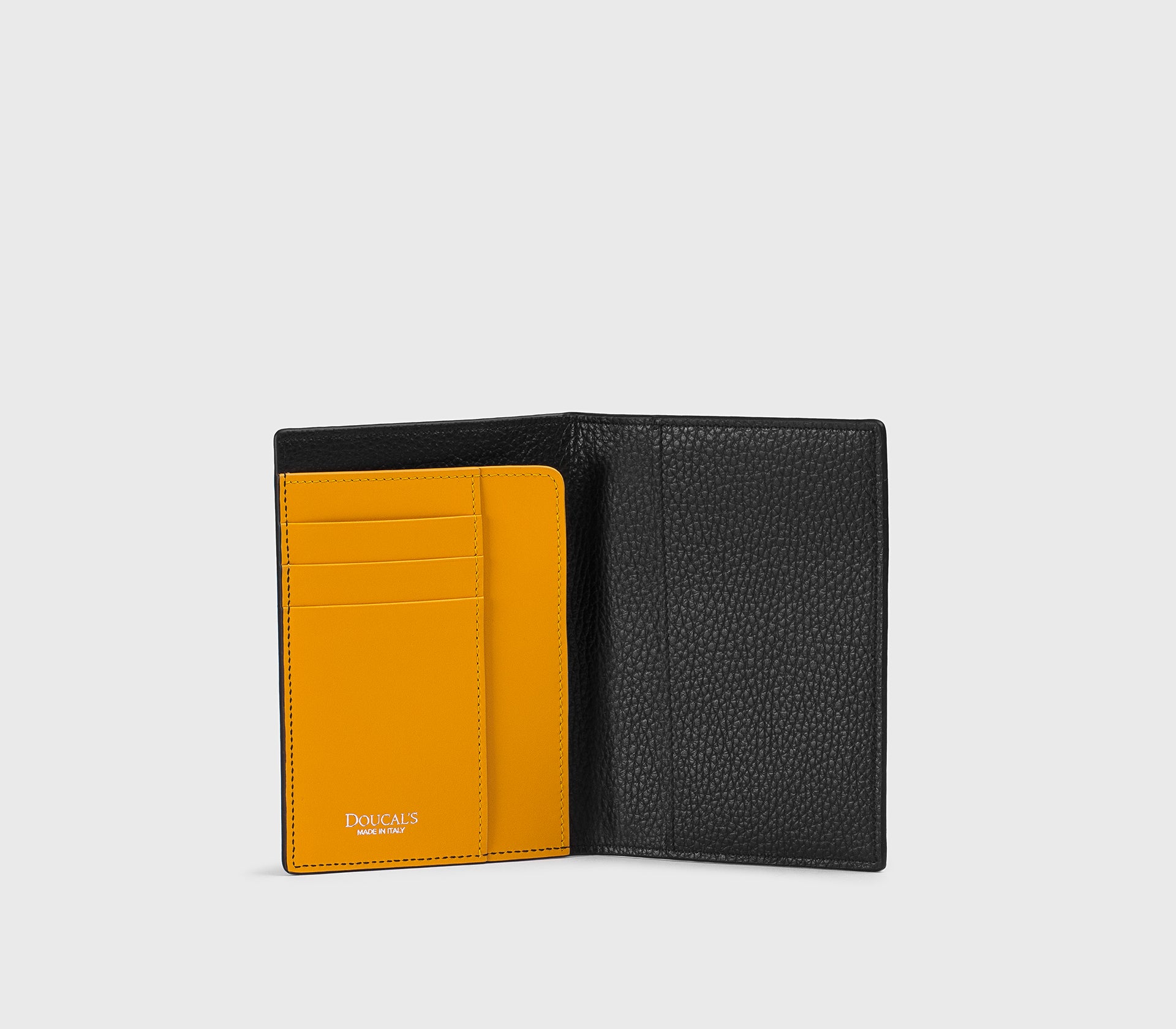 Porta passaporto in pelle bottalata nero