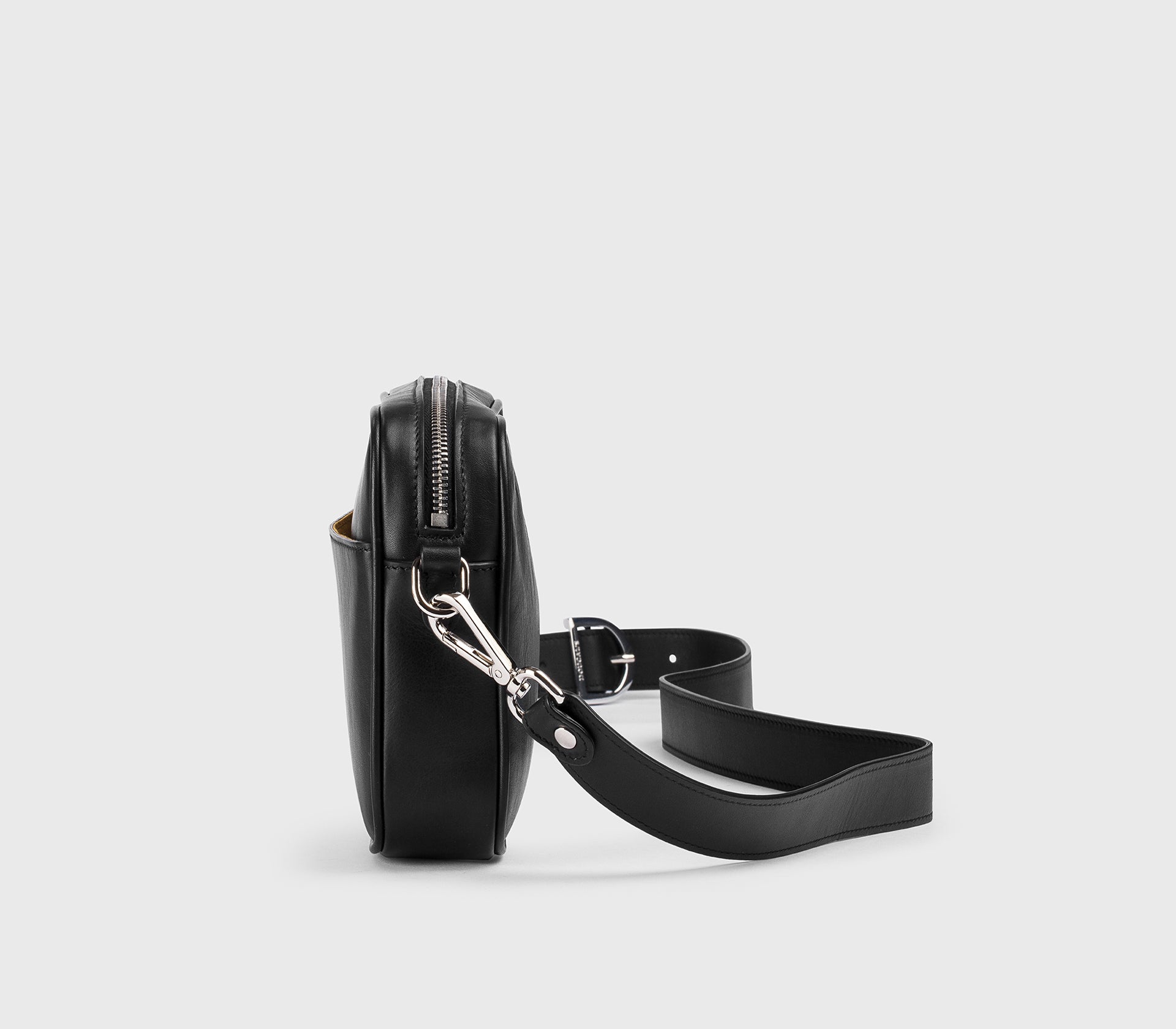 Сумка‑мессенджер из кожи, чёрная