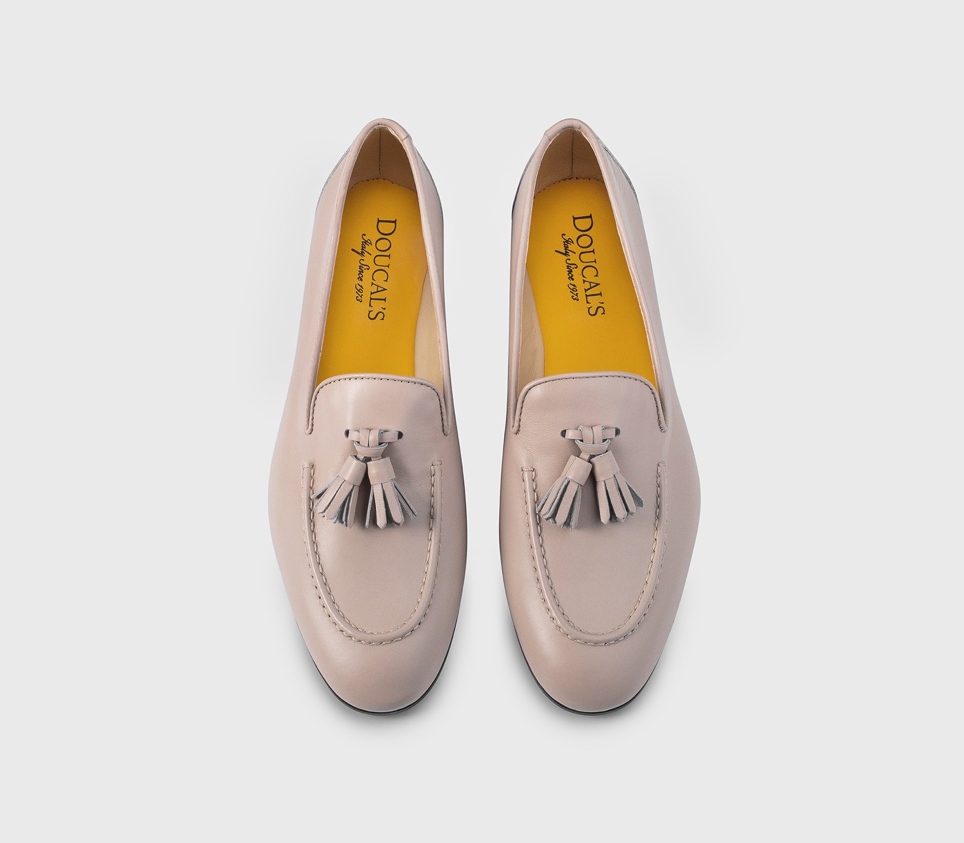 Loafer in light tan leather with tassels
