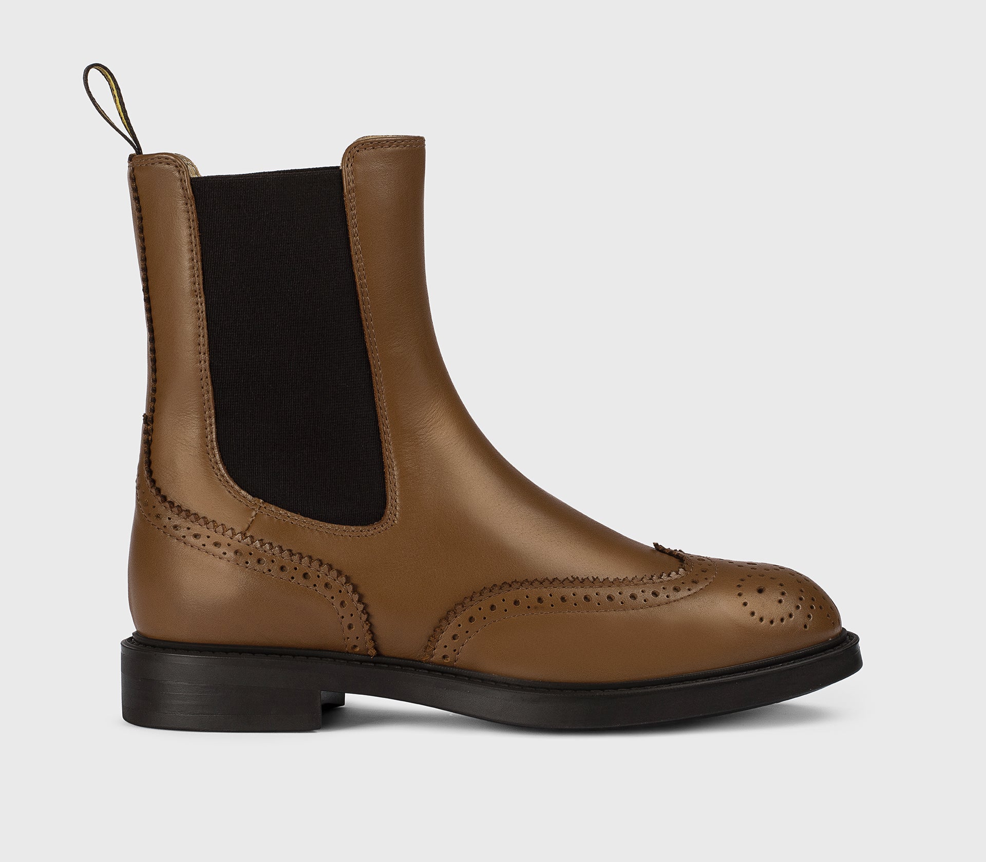 Wingtip-Stiefelette aus zimtbraunem Leder