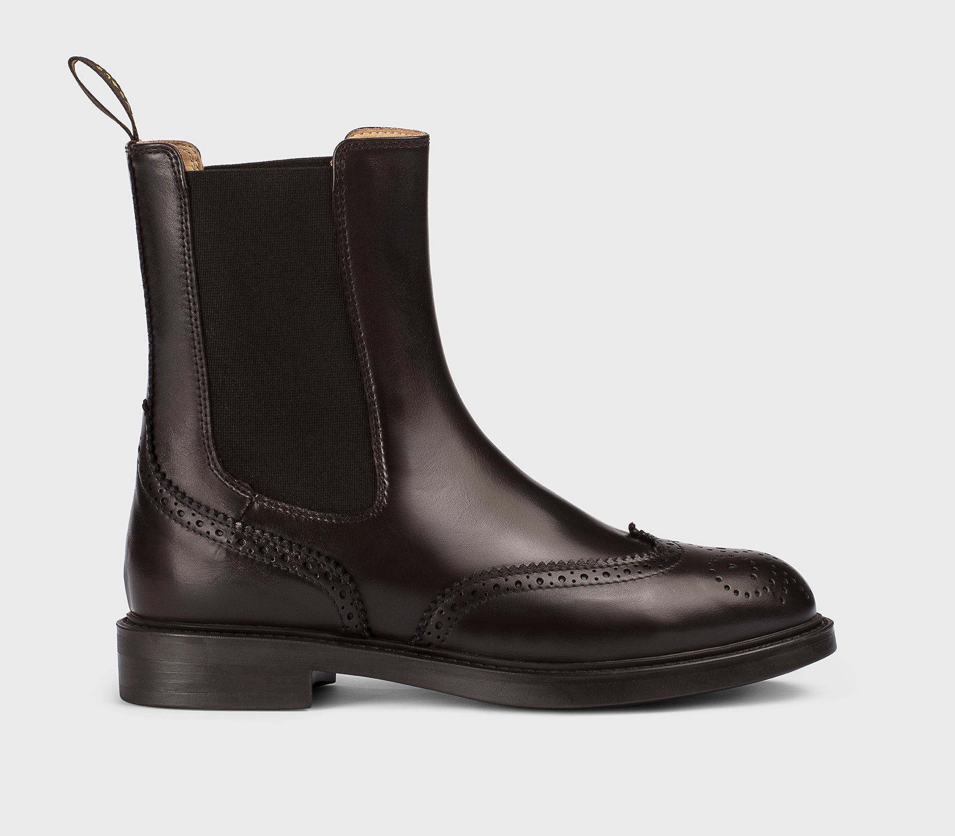 Wingtip-Stiefelette aus mahagonifarbenem Leder