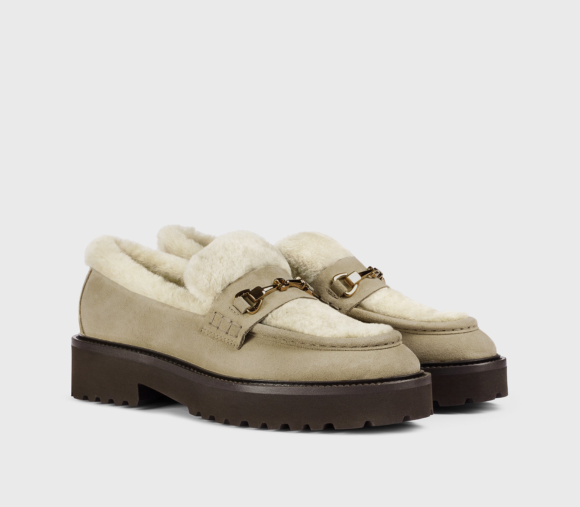 Sand-coloured suede loafer with fur detail