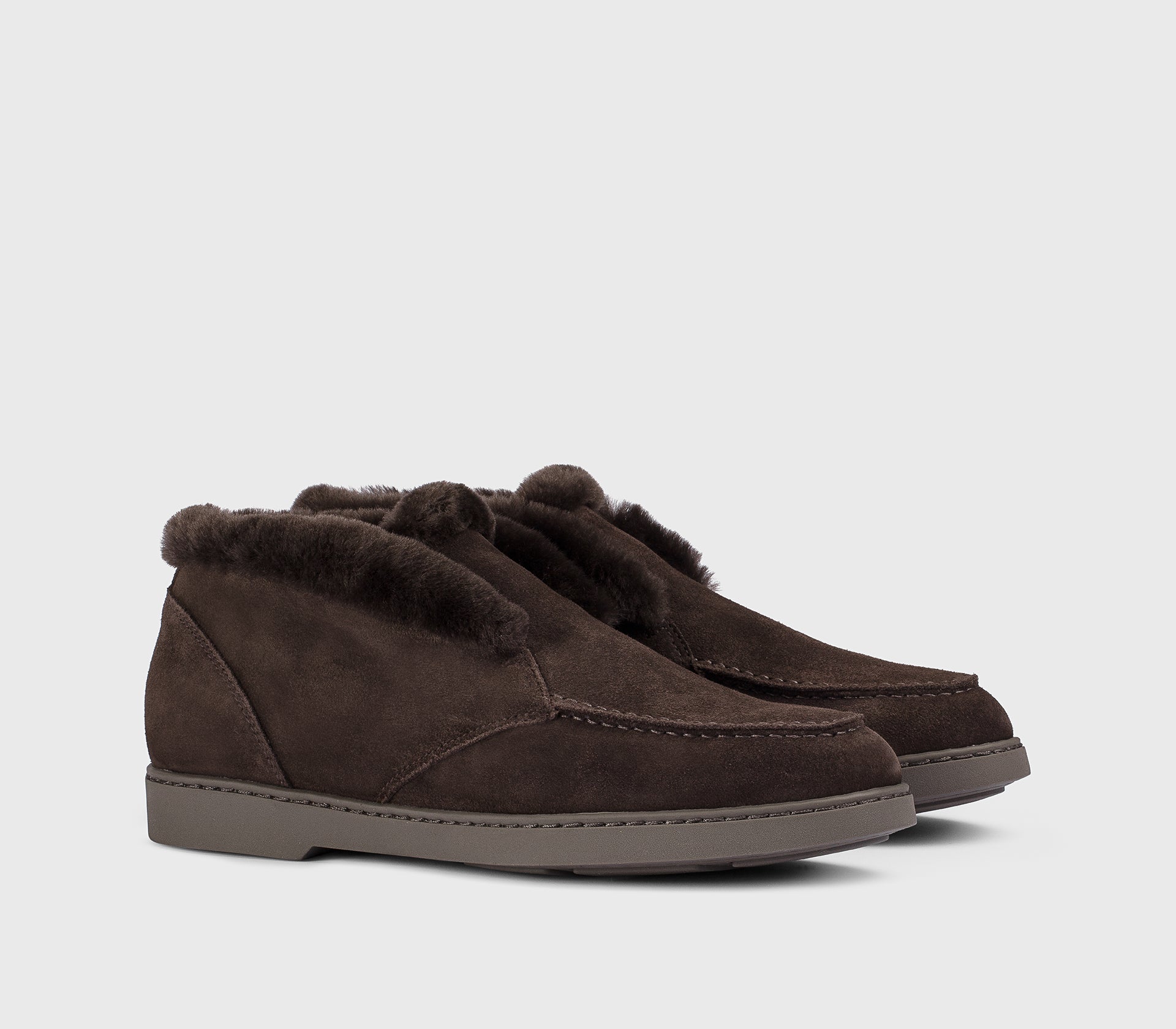 Mahogany suede desert boot with fur detail