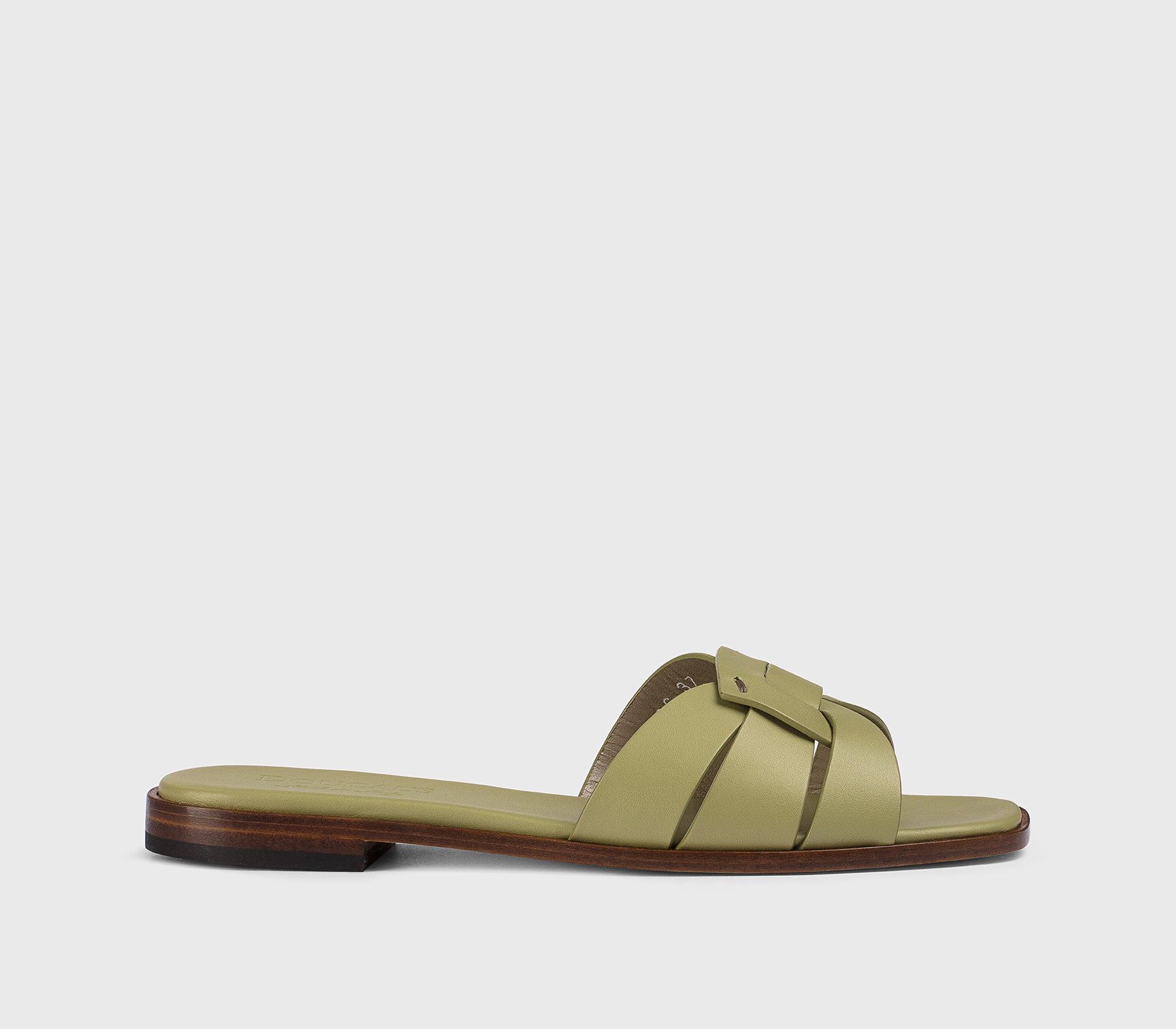 “Leave” green leather sandal