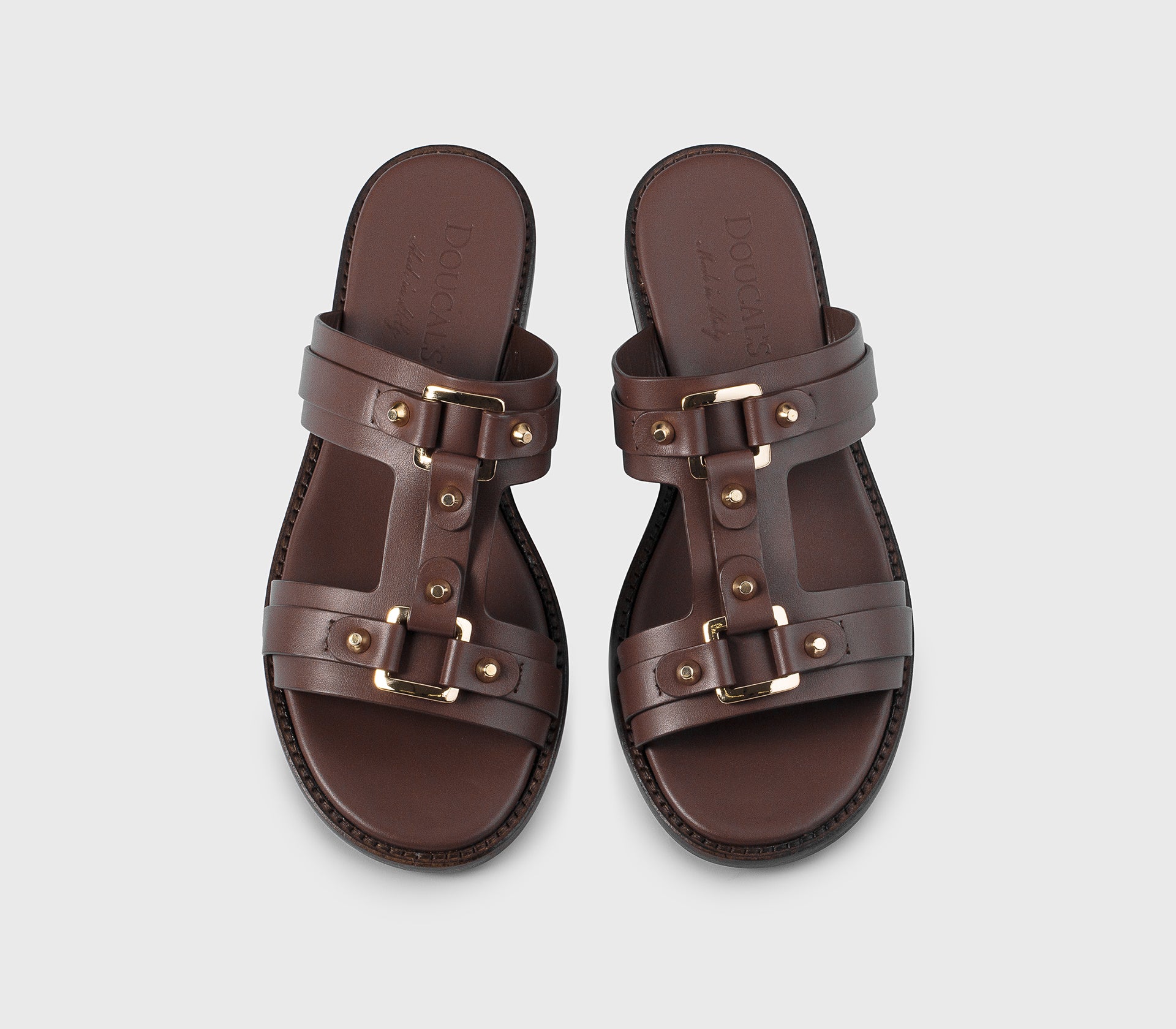 Sandal in brown leather with studs