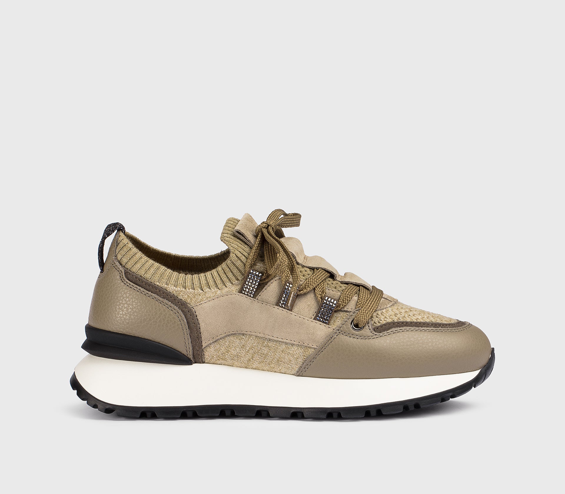 Beige sneaker made from a combination of materials