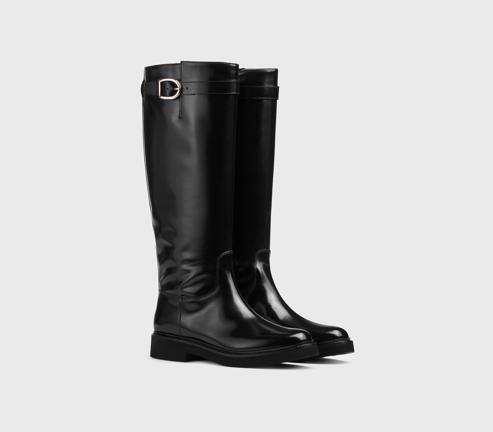 Stiefel mit Schnallenverzierung aus glänzendem schwarzem Leder
