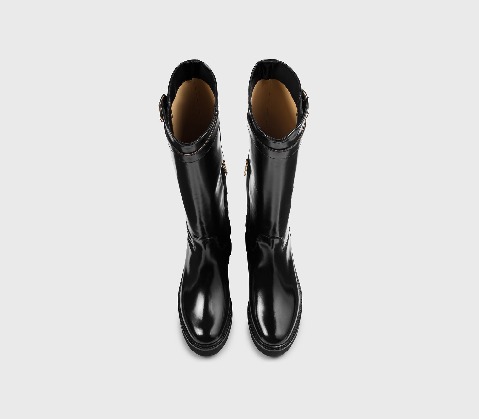 Stiefel mit Schnallenverzierung aus glänzendem schwarzem Leder
