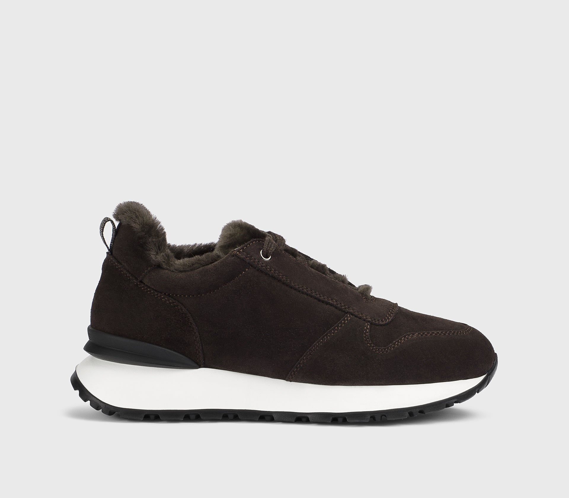 Mahogany-coloured suede sneaker