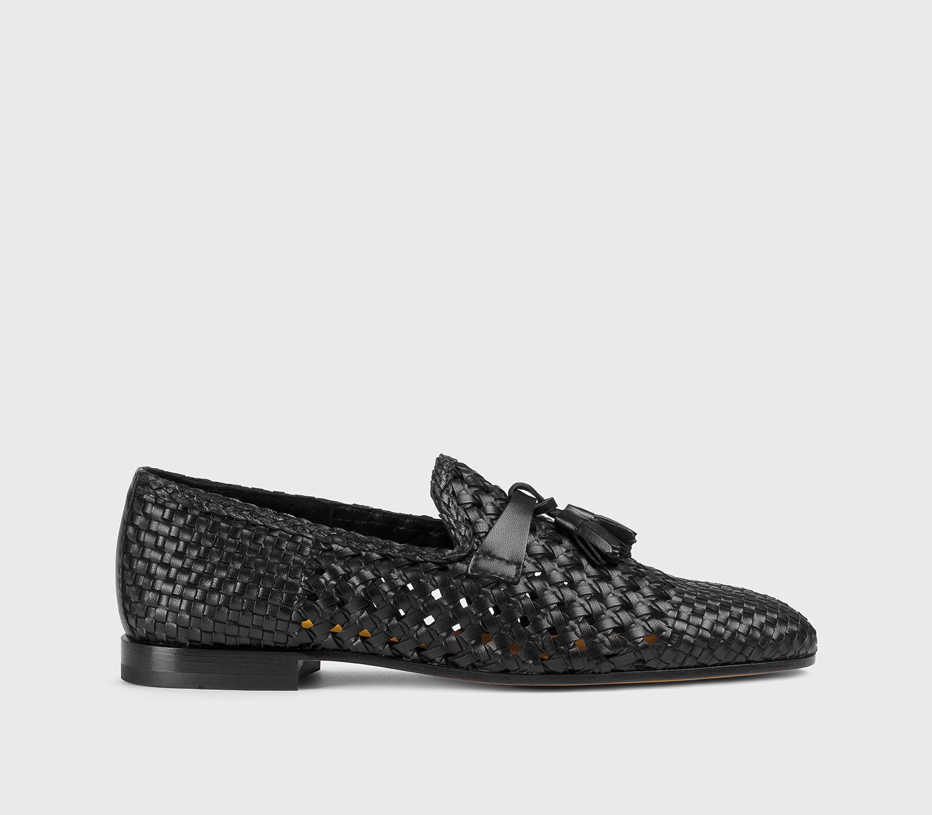 Mocassin à glands en cuir perforé noir