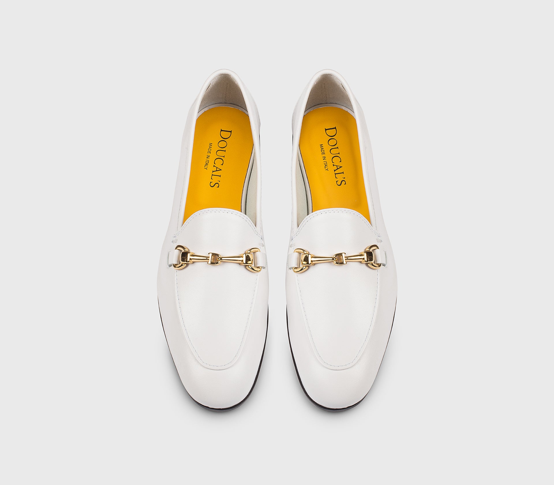 Лоферы из белой кожи с трензелем