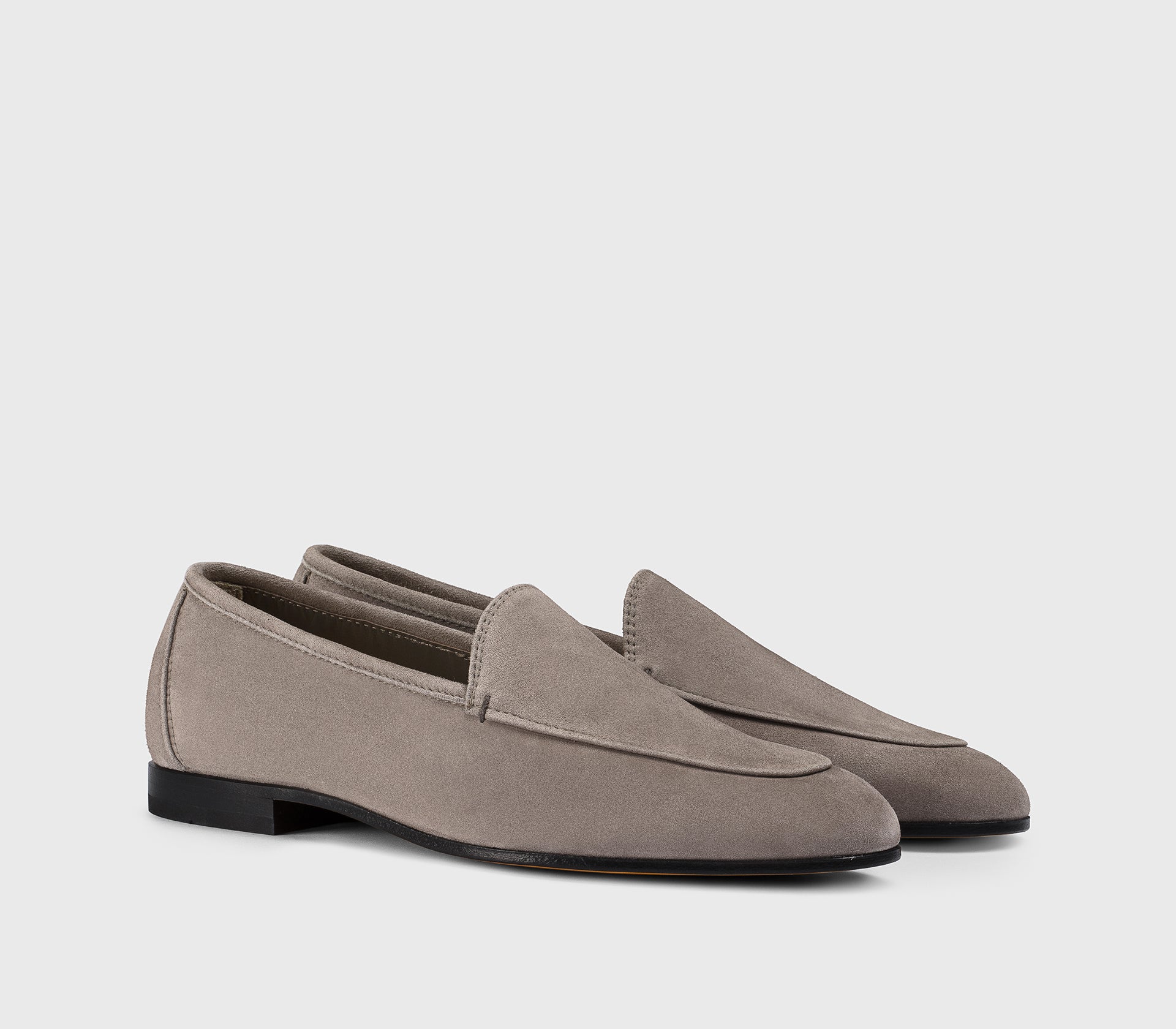 Лоферы из замши в теплом сером цвете