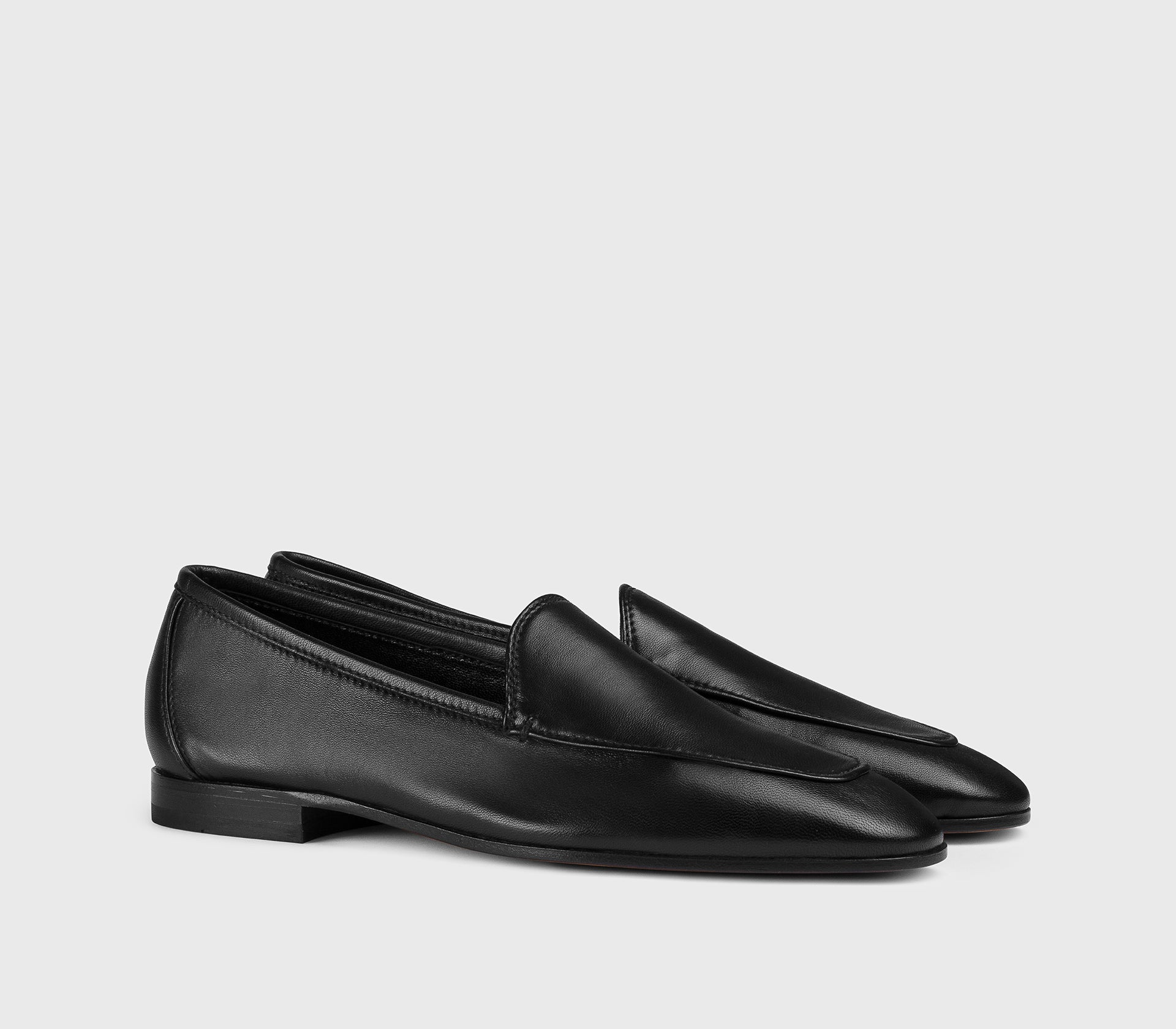 Лоферы из кожи в черном цвете