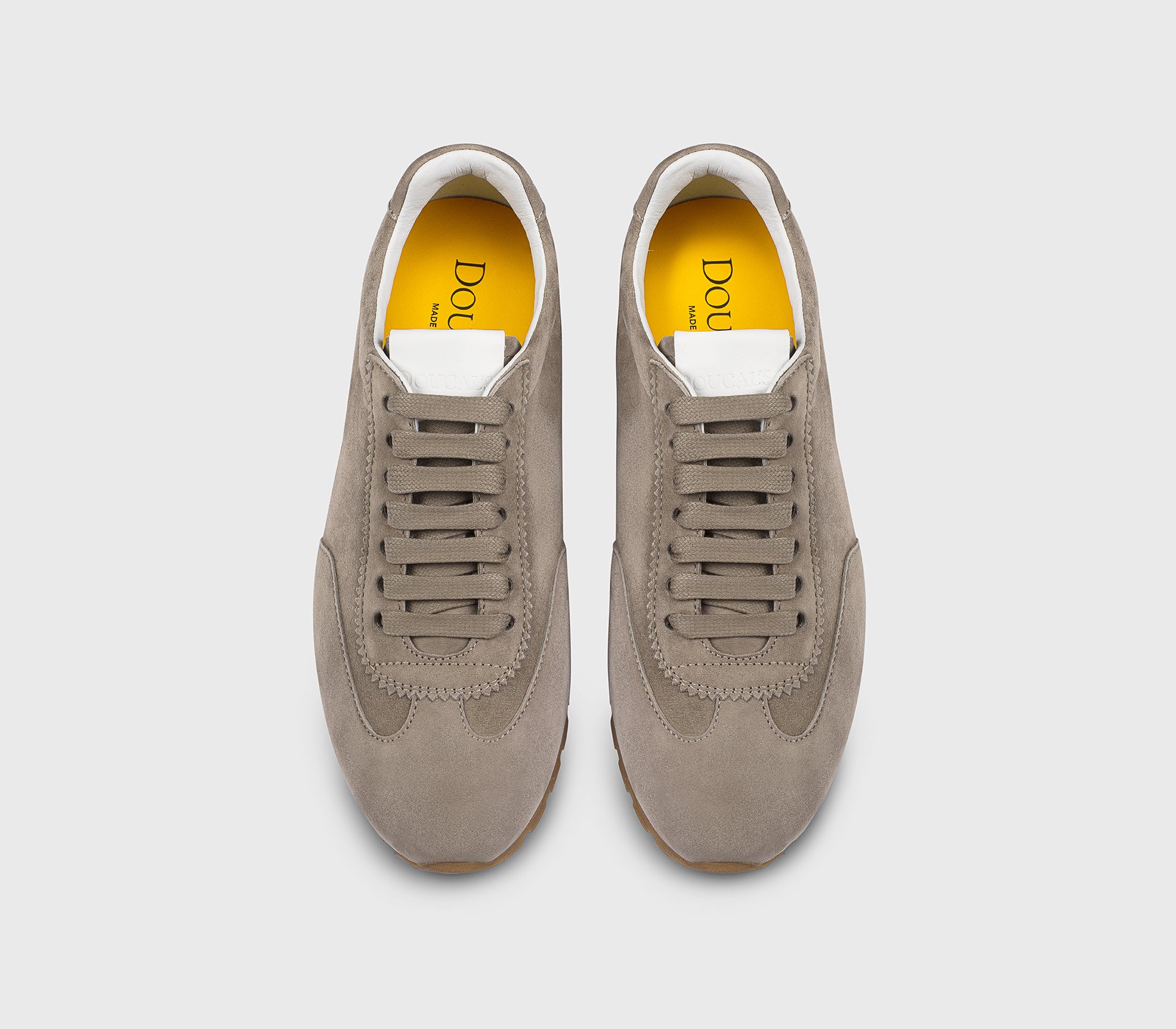 Кроссовки из замши в теплом сером цвете