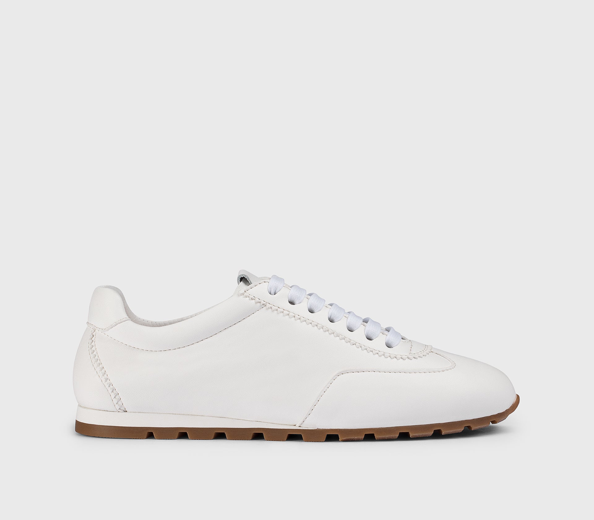 Sneaker aus Leder in einem warmen Weißton