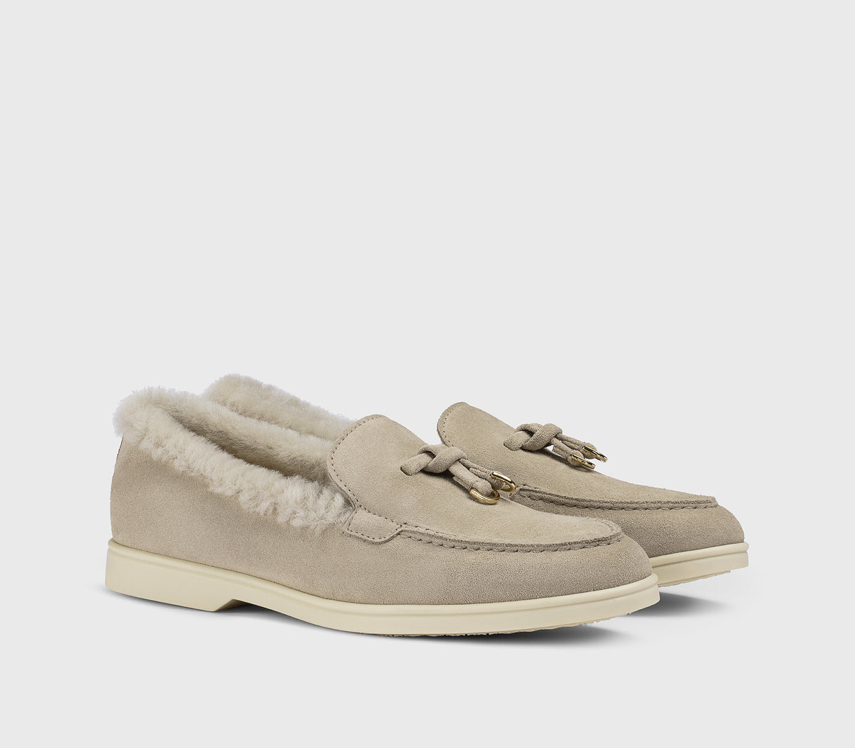 Sand-coloured suede loafer with fur detail