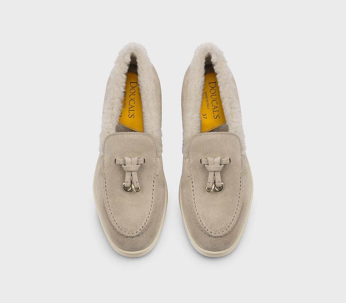 Sand-coloured suede loafer with fur detail
