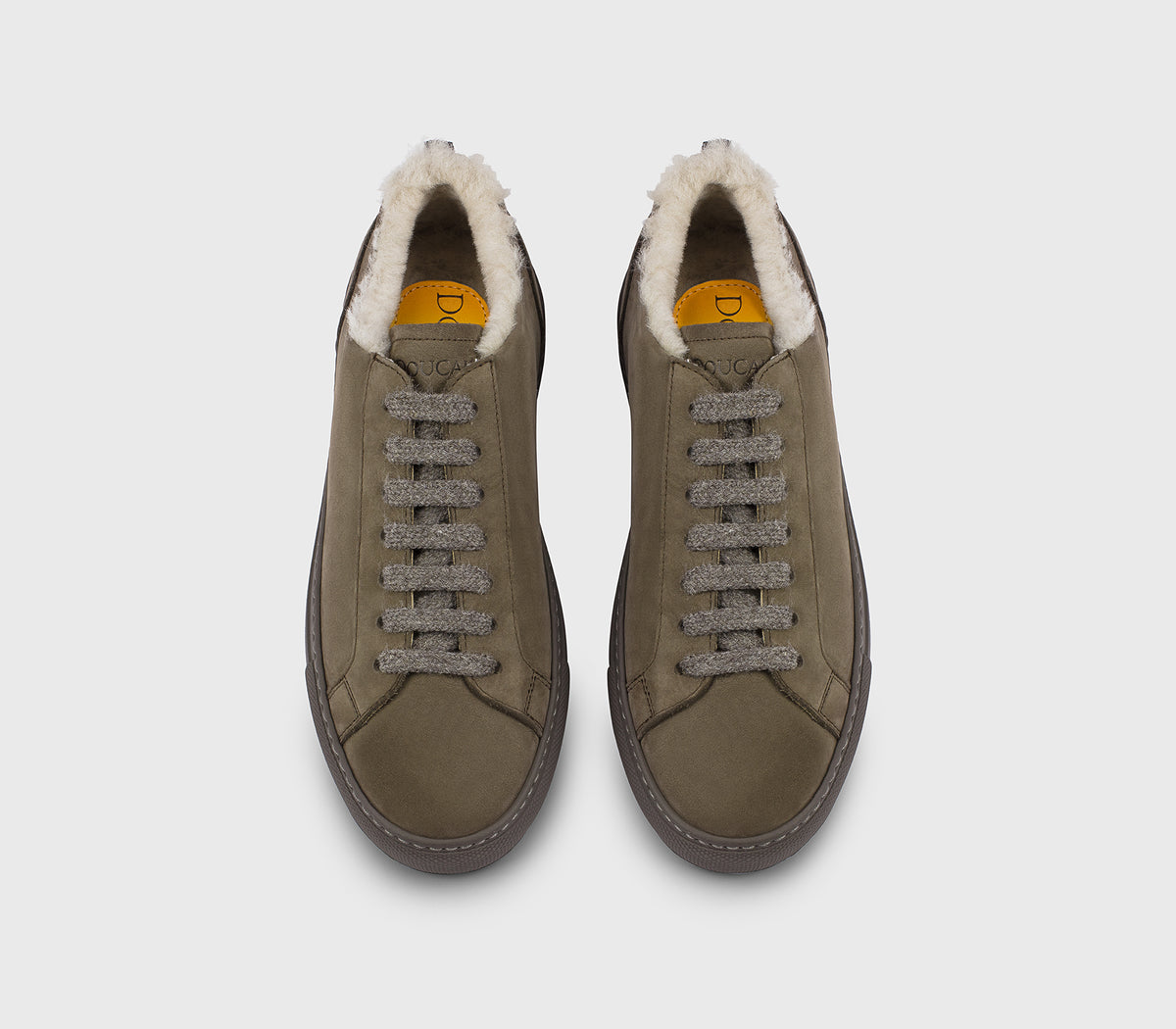 Sneaker en cuir vison avec détail fourrure