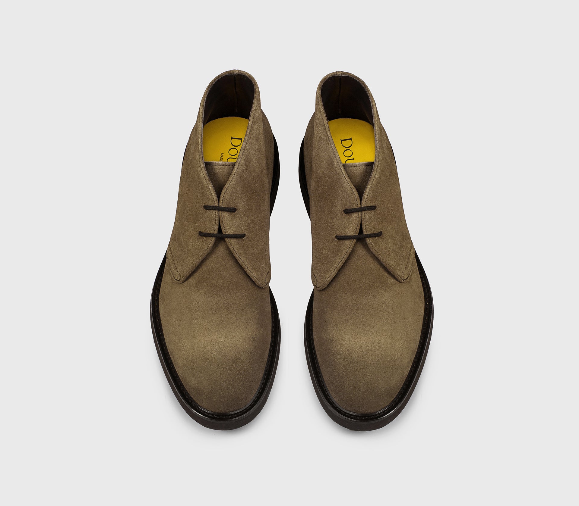 Desert Boot aus kakaobraunem Wildleder.