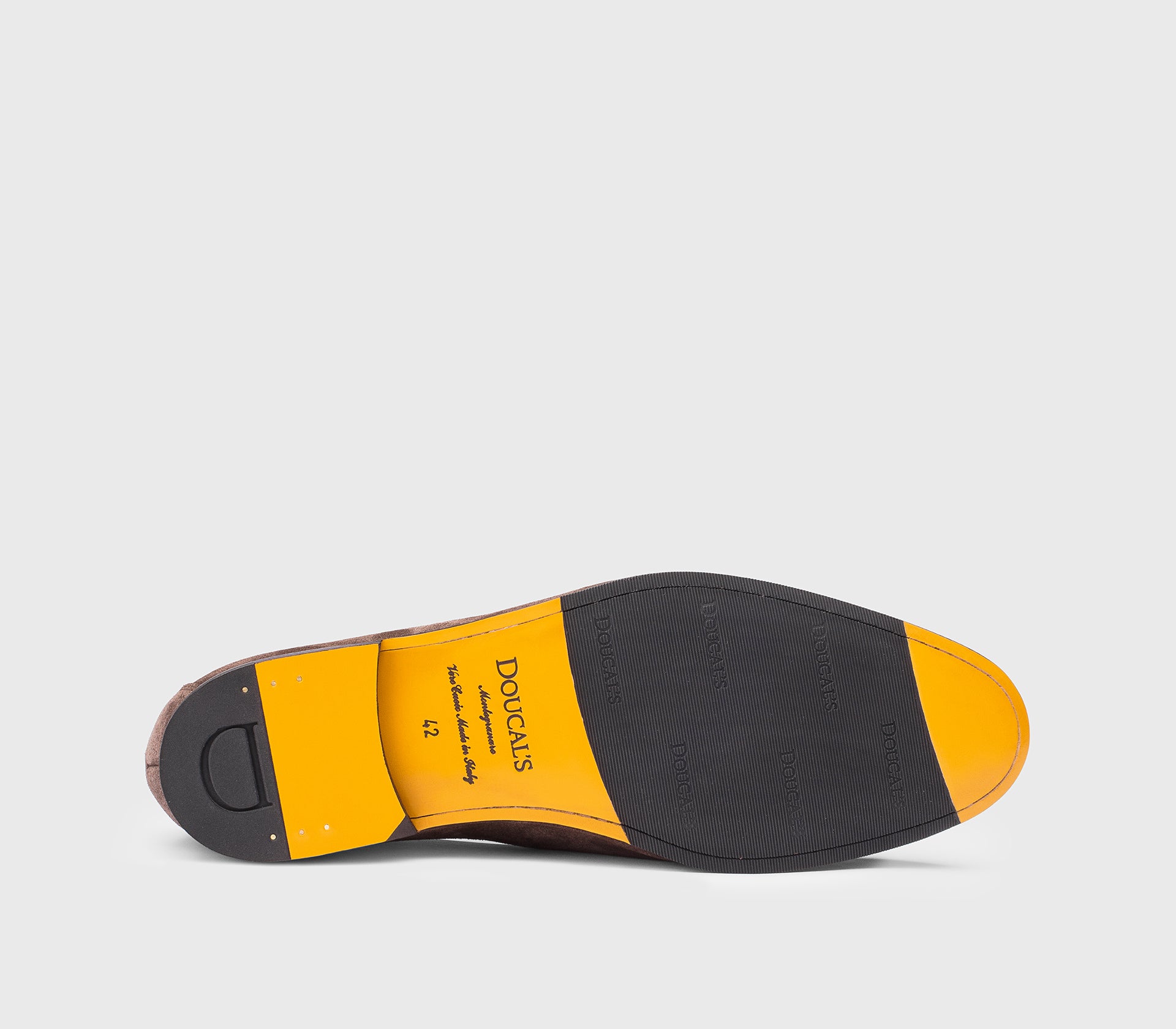 Loafer in brown suede with tassels
