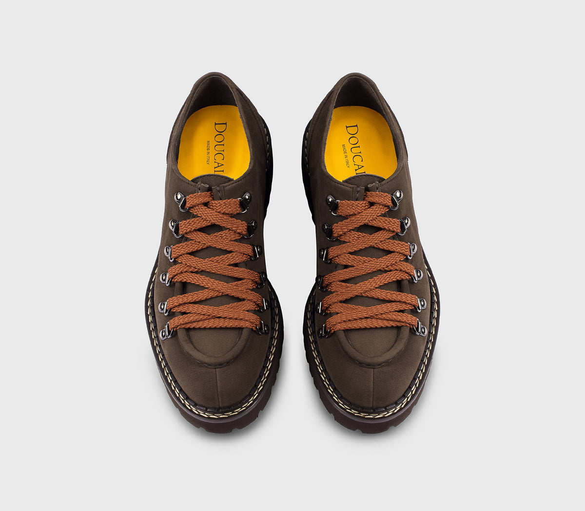 Chaussure à lacets avec crochets en daim acajou