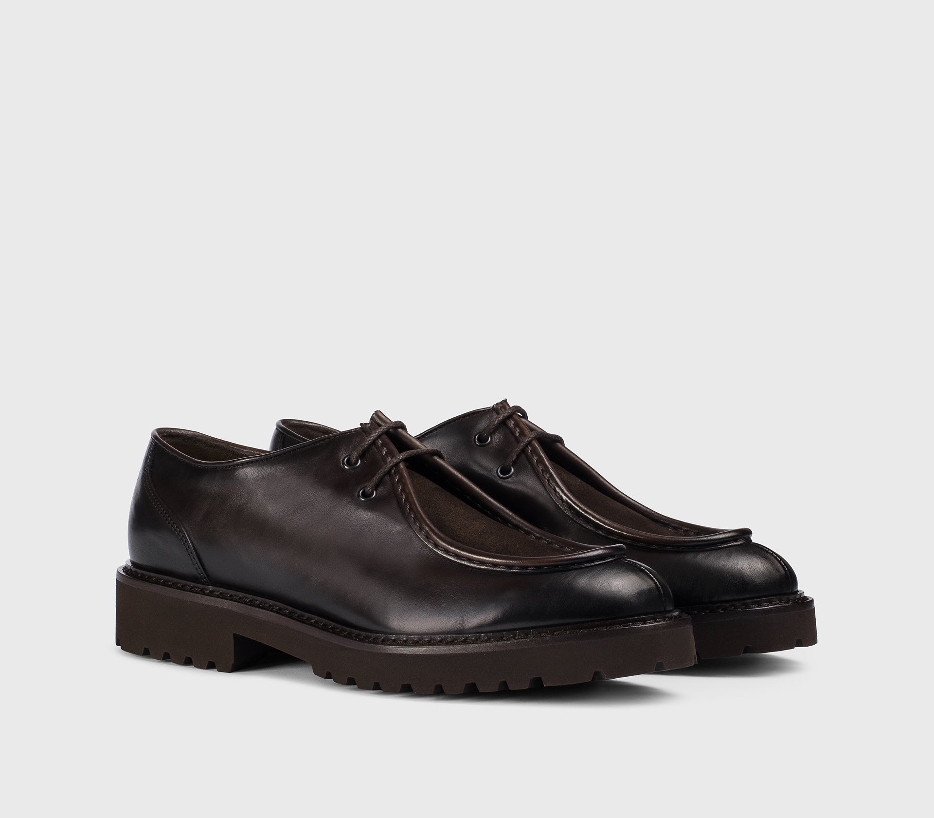 Two-hole leather lace-up with “earth” brown suede detail