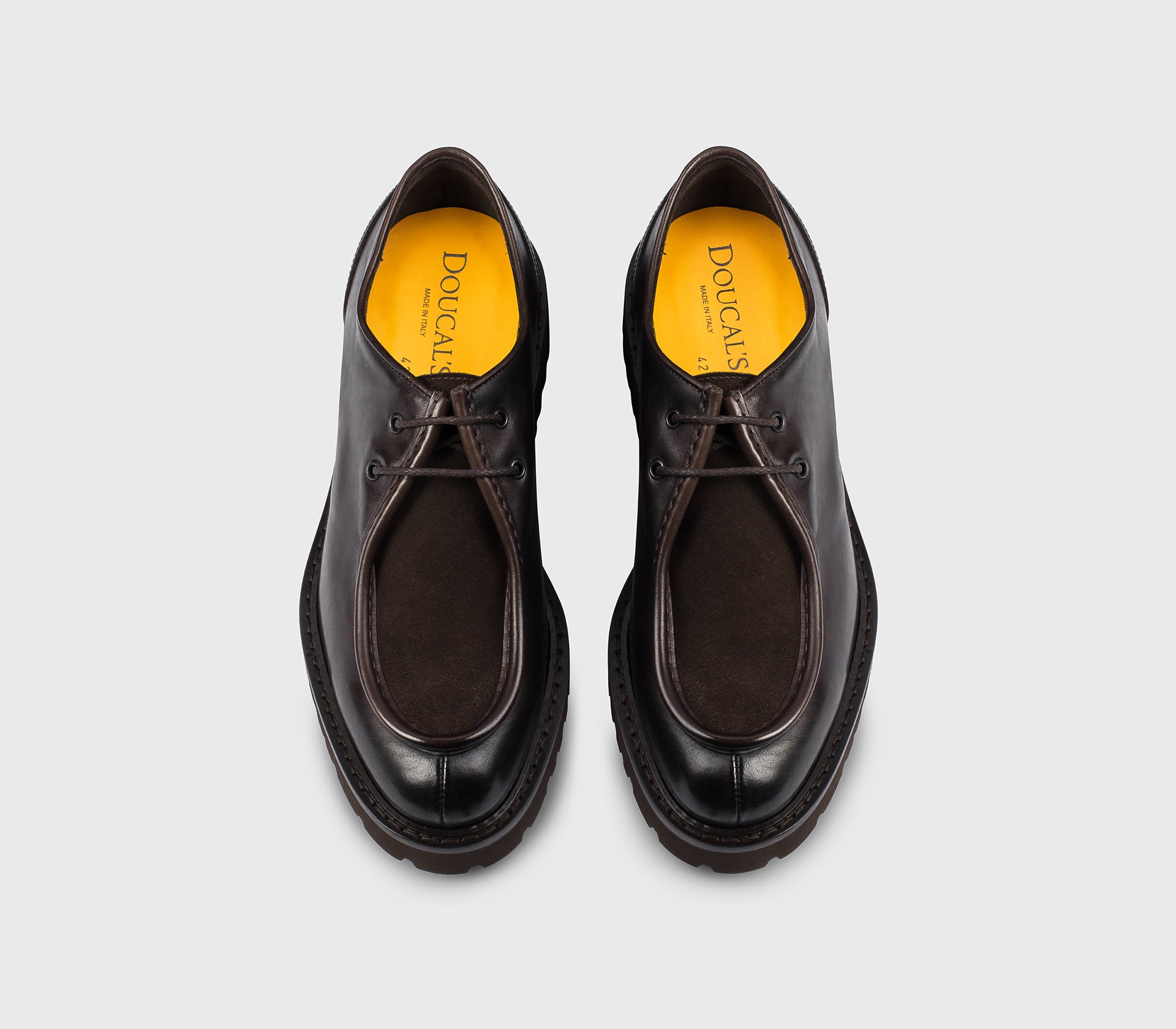 Two-hole leather lace-up with “earth” brown suede detail