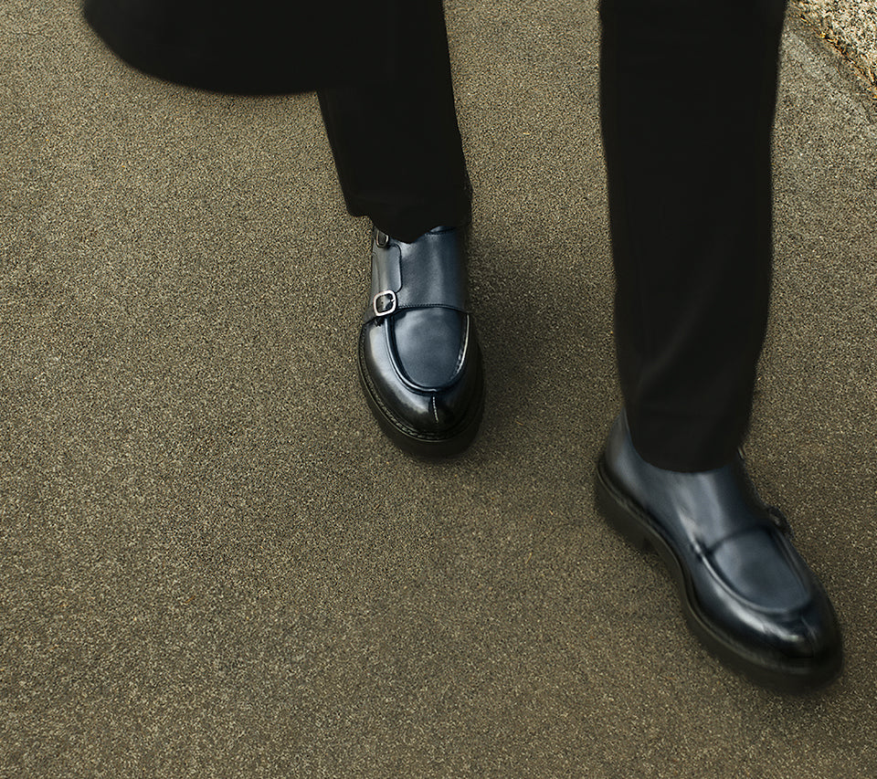 Blue leather double-buckle shoe.