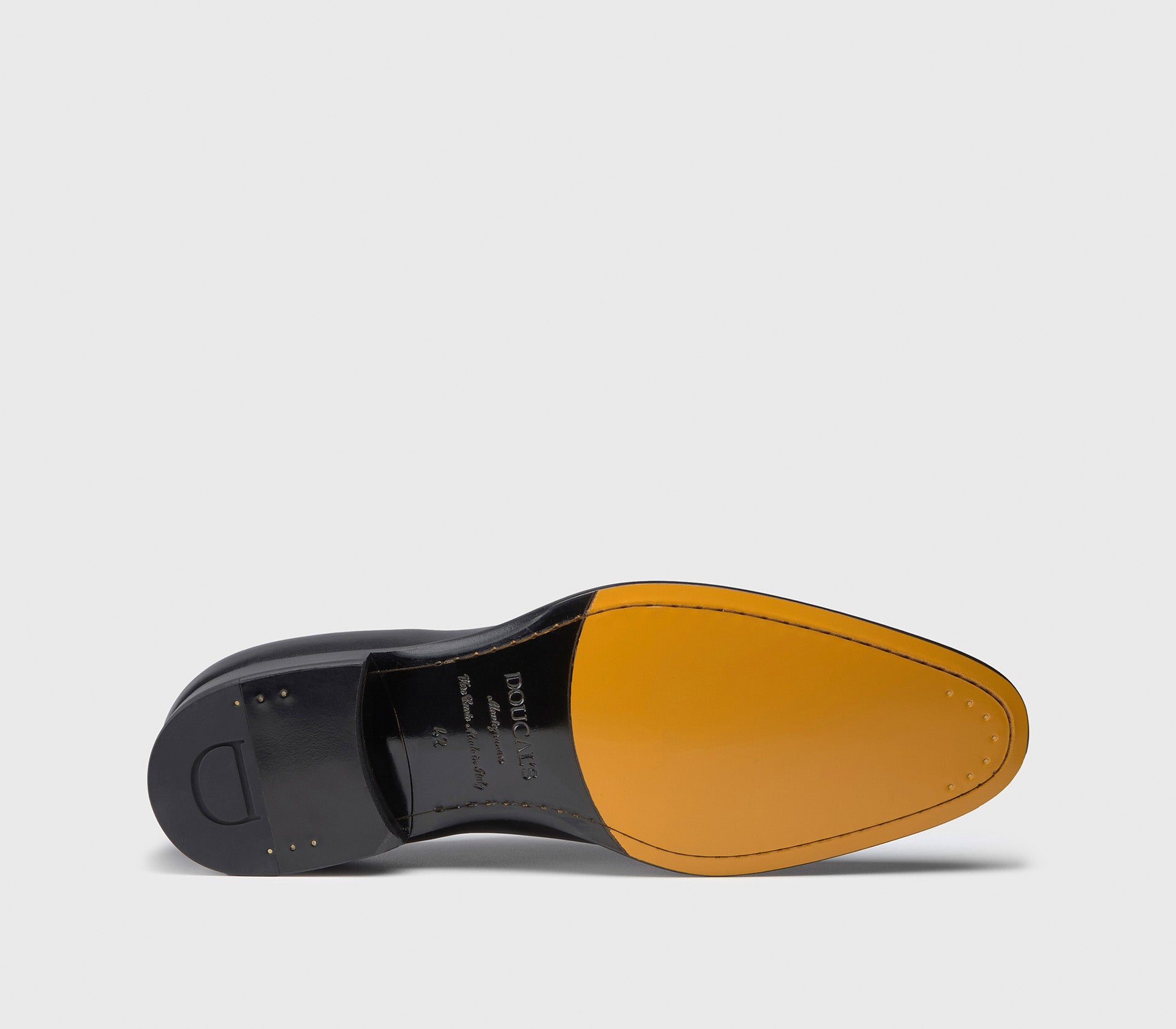 Schnürschuhe aus schwarzem Leder