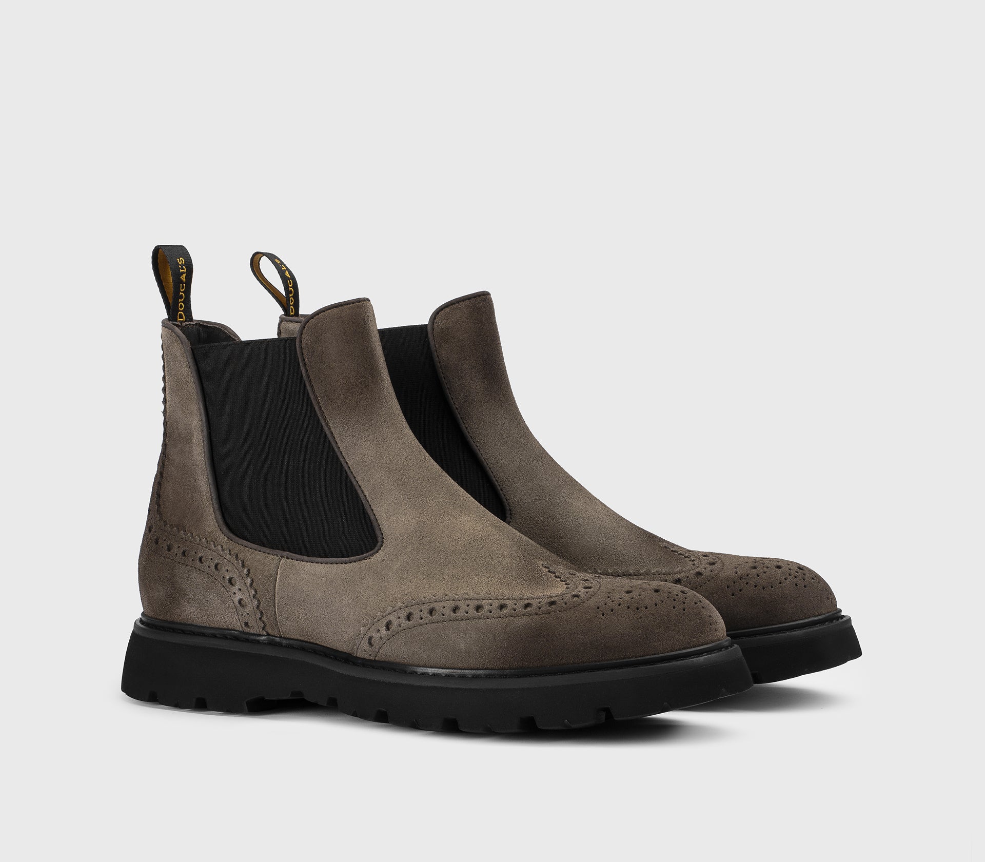Wingtip-Stiefeletten aus hellbraunem Wildleder