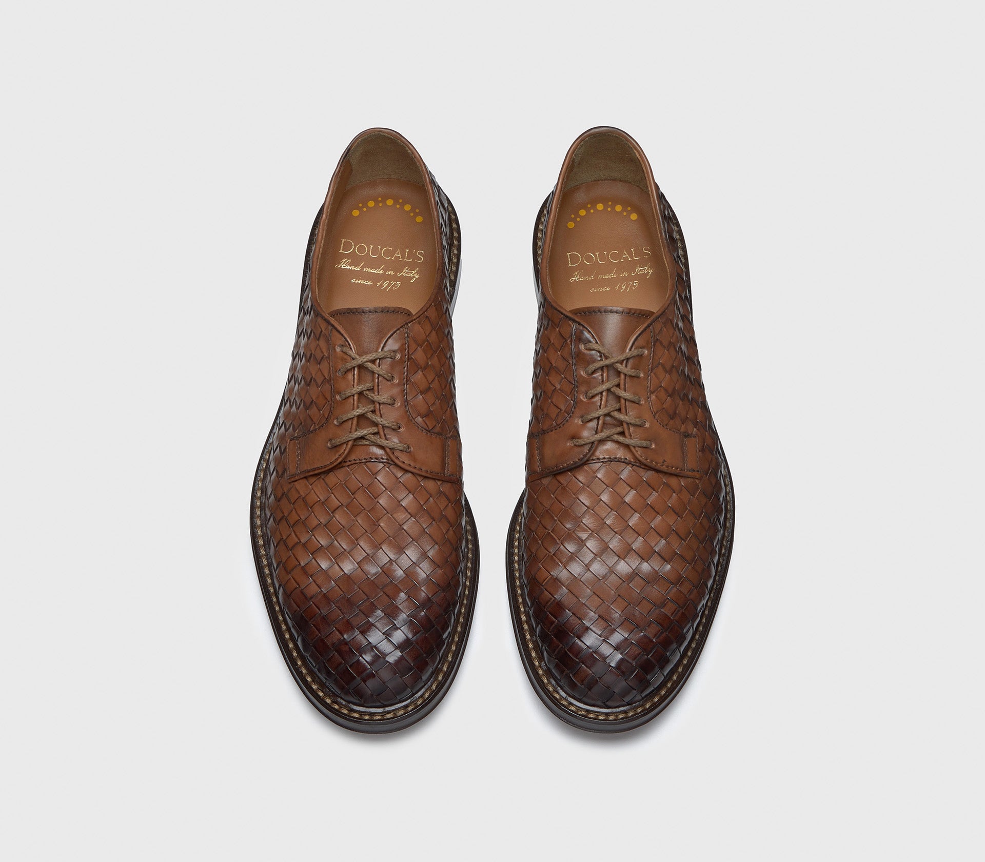 Lace-up shoes in cognac brown woven leather